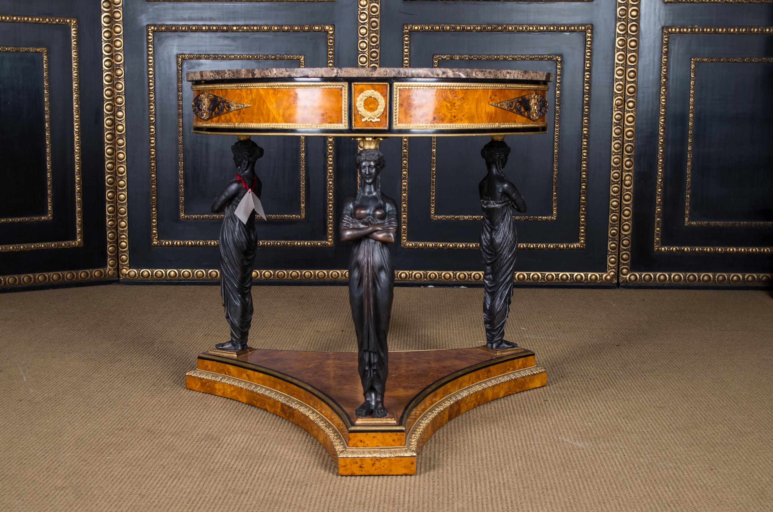 Spectacular Temple Guardian Empire style table
Root on solid beechwood. A classical table with three monumental, fully plastic, caryatids. Three-sided retracted base plate. Round sheet with black and white crossed marble top. Beautiful patina, with
