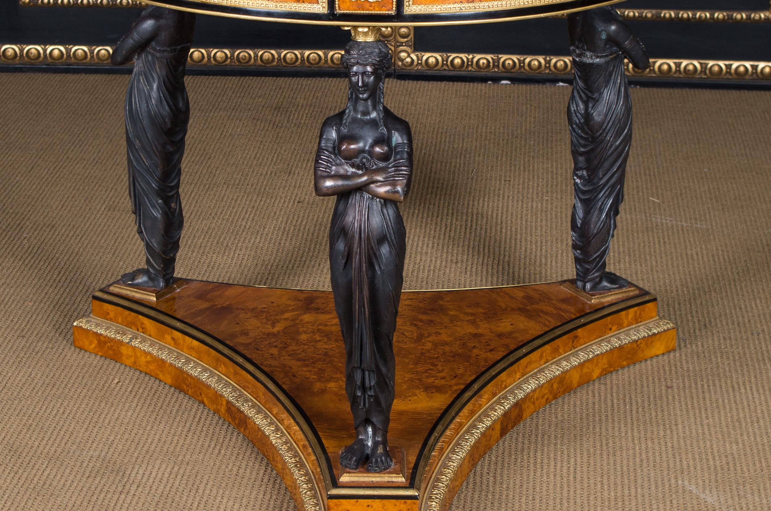 Spectaculaire table de style Temple Guardian Empire Bon état - En vente à Berlin, DE