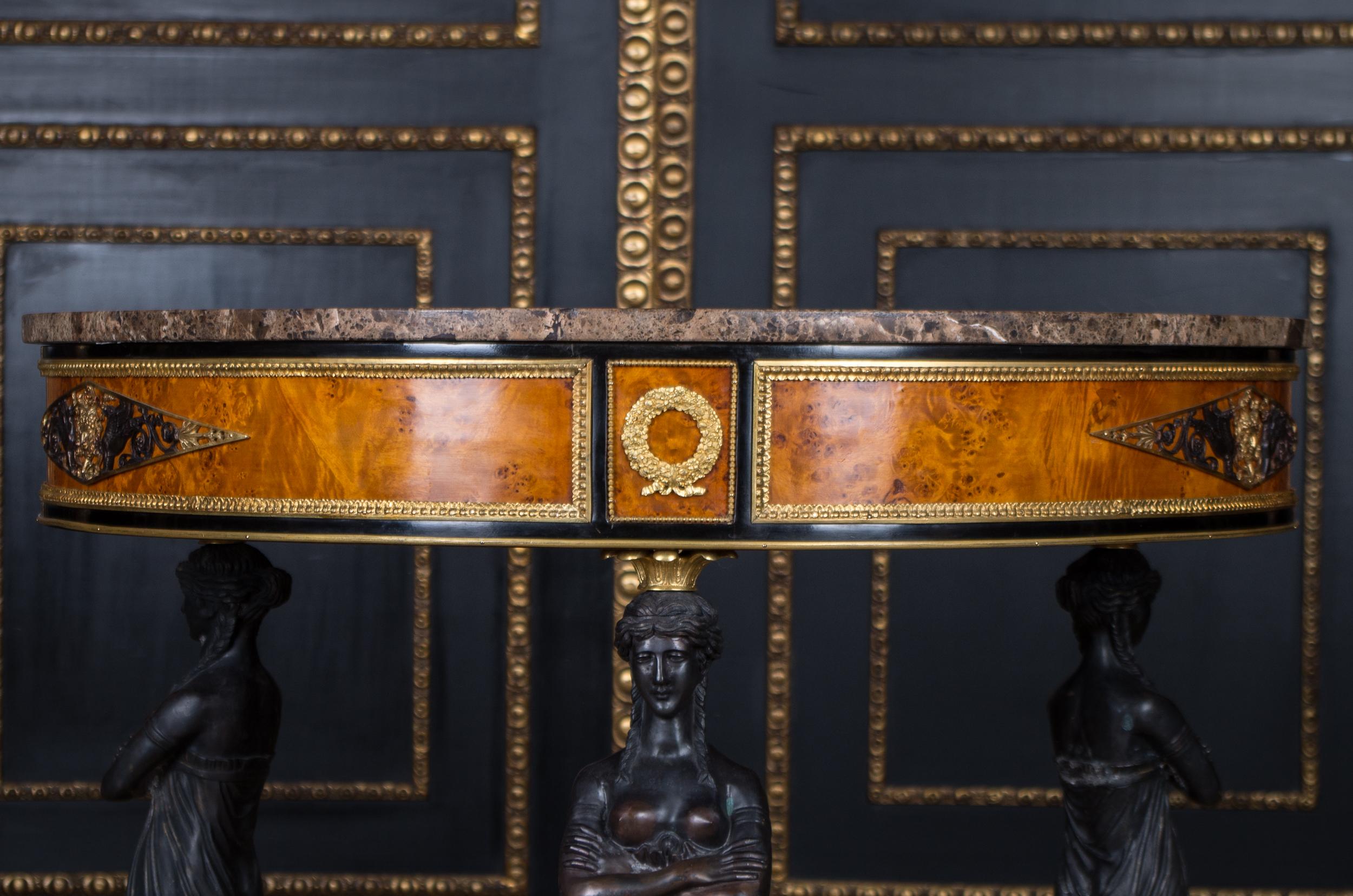 20ième siècle Spectaculaire table de style Temple Guardian Empire en vente