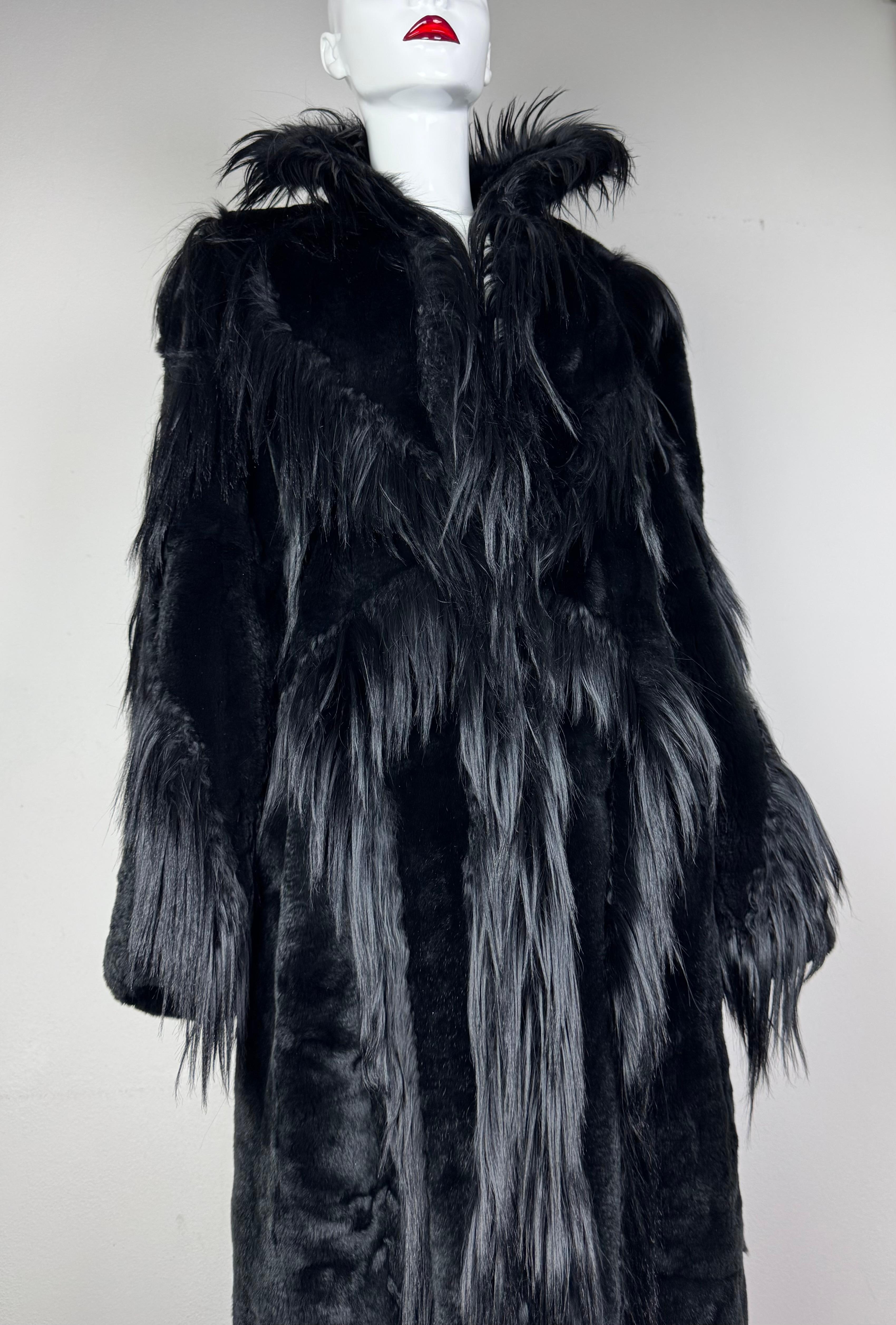 Spectaculaire manteau long en fourrure noire de Thierry Mugler Excellent état - En vente à Praha 4, Hlavní město Praha