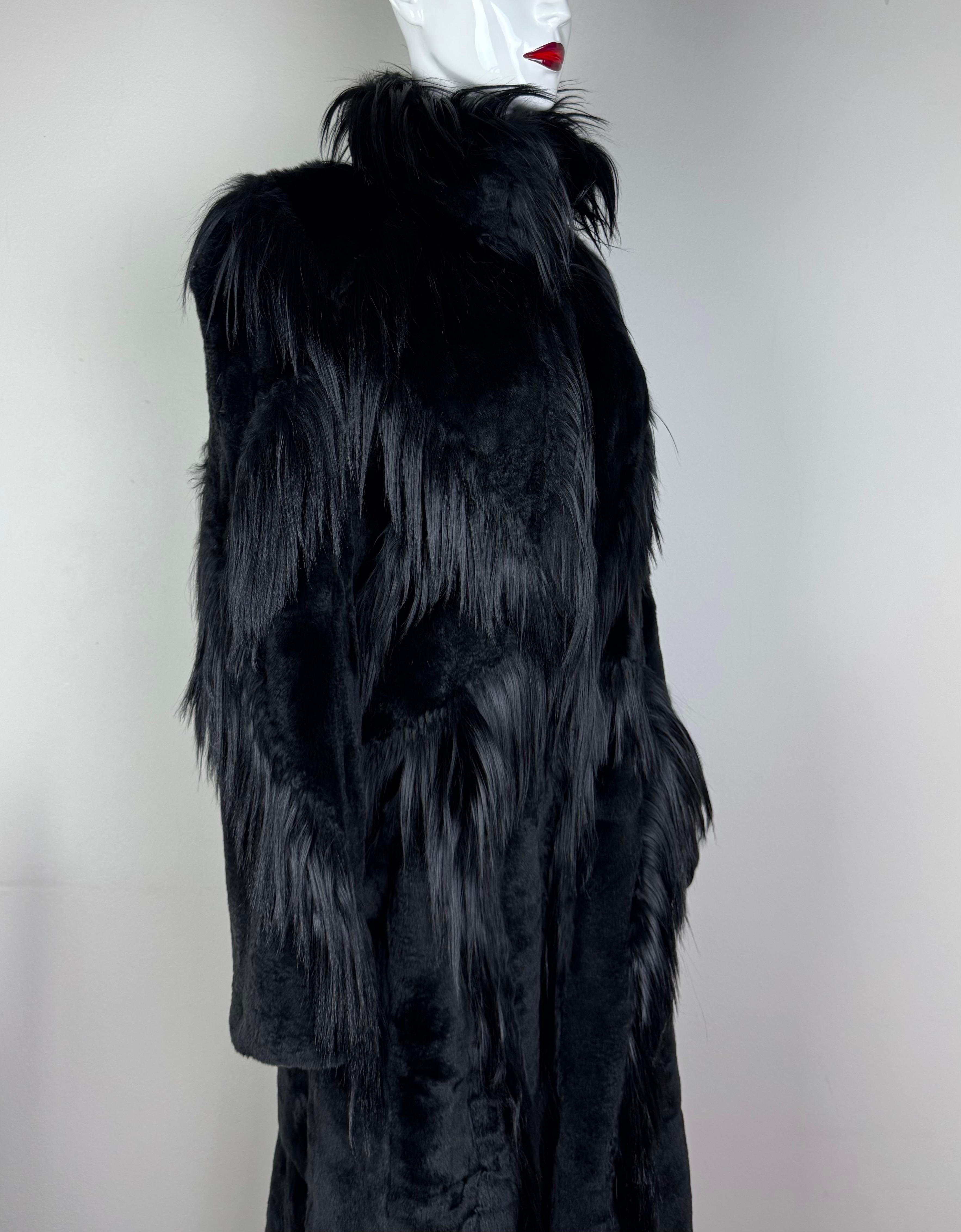 Spectaculaire manteau long en fourrure noire de Thierry Mugler Unisexe en vente