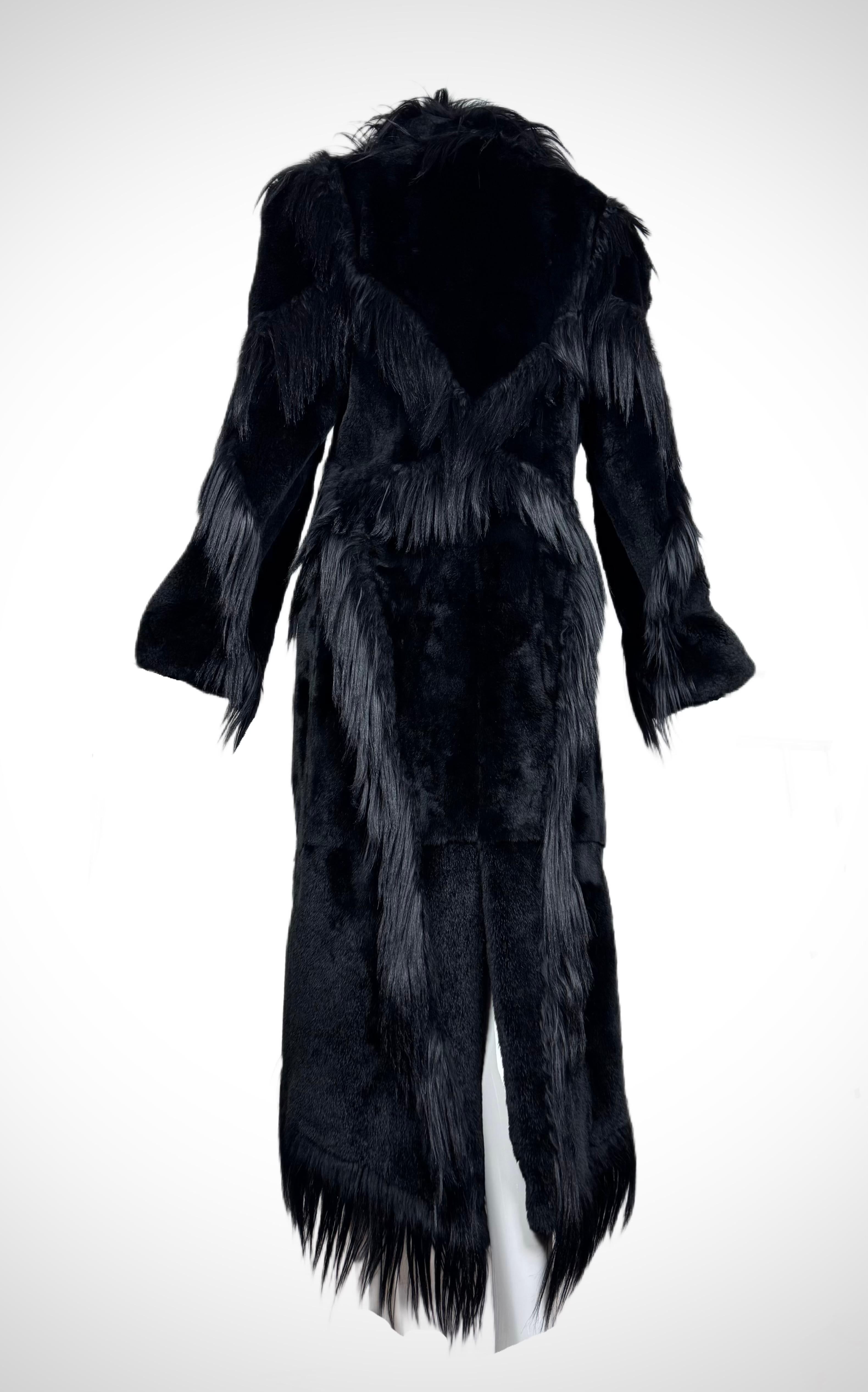 Spectaculaire manteau long en fourrure noire de Thierry Mugler en vente 1