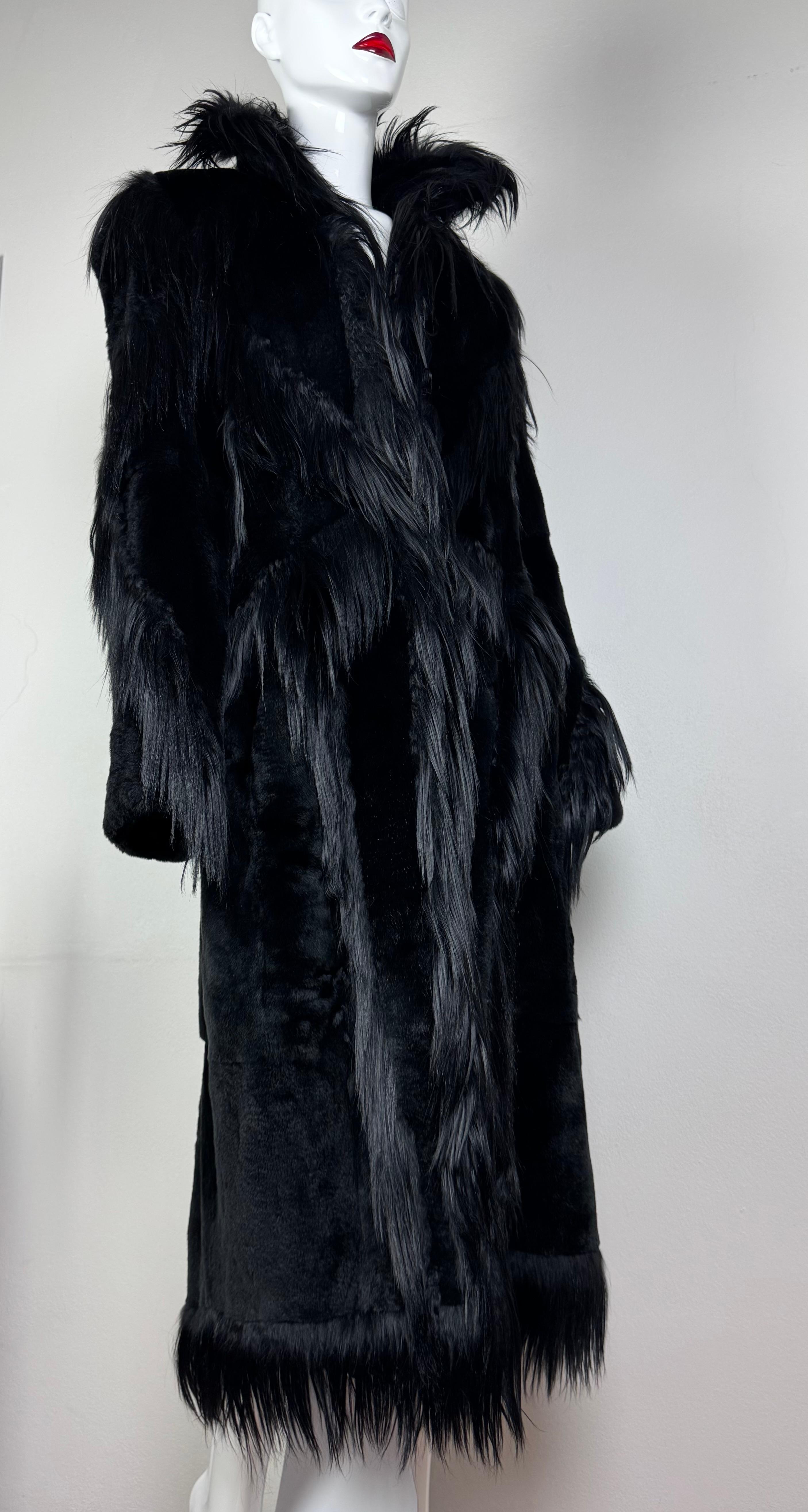 Spectaculaire manteau long en fourrure noire de Thierry Mugler en vente 2