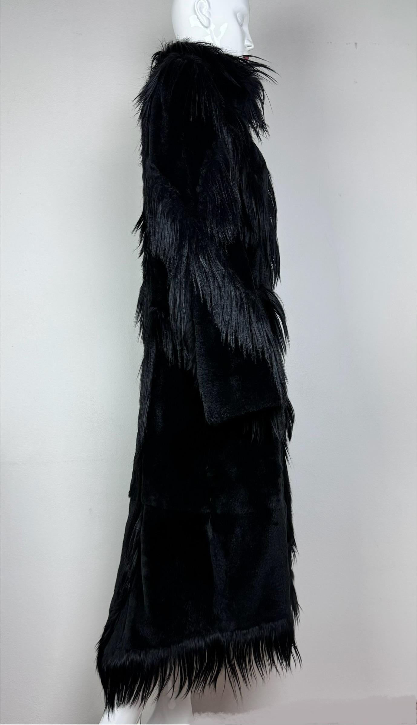 Spectaculaire manteau long en fourrure noire de Thierry Mugler en vente 3