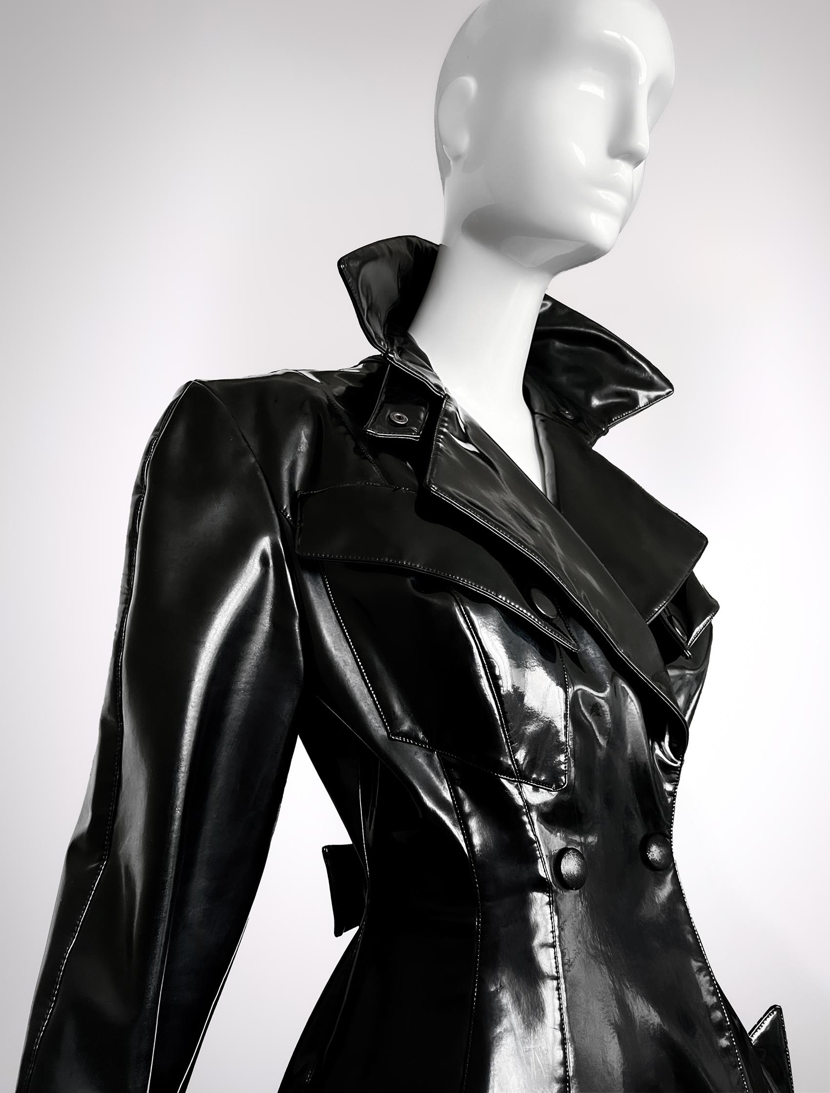 Spectacular Thierry Mugler FW 1996 Runway Black Bombshell Vinyl Coat For Sale 1