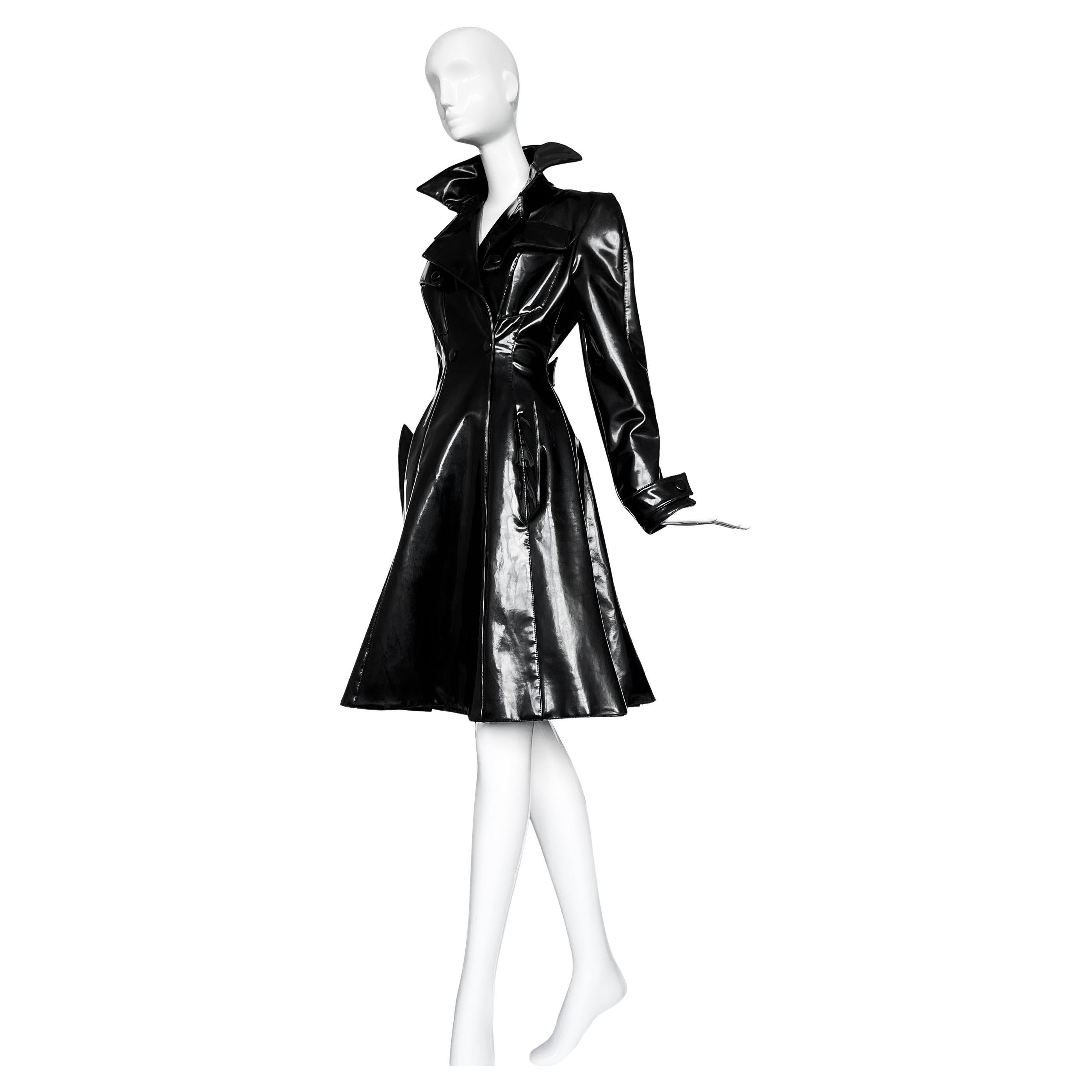 Spectacular Thierry Mugler FW 1996 Runway Black Bombshell Vinyl Coat For Sale