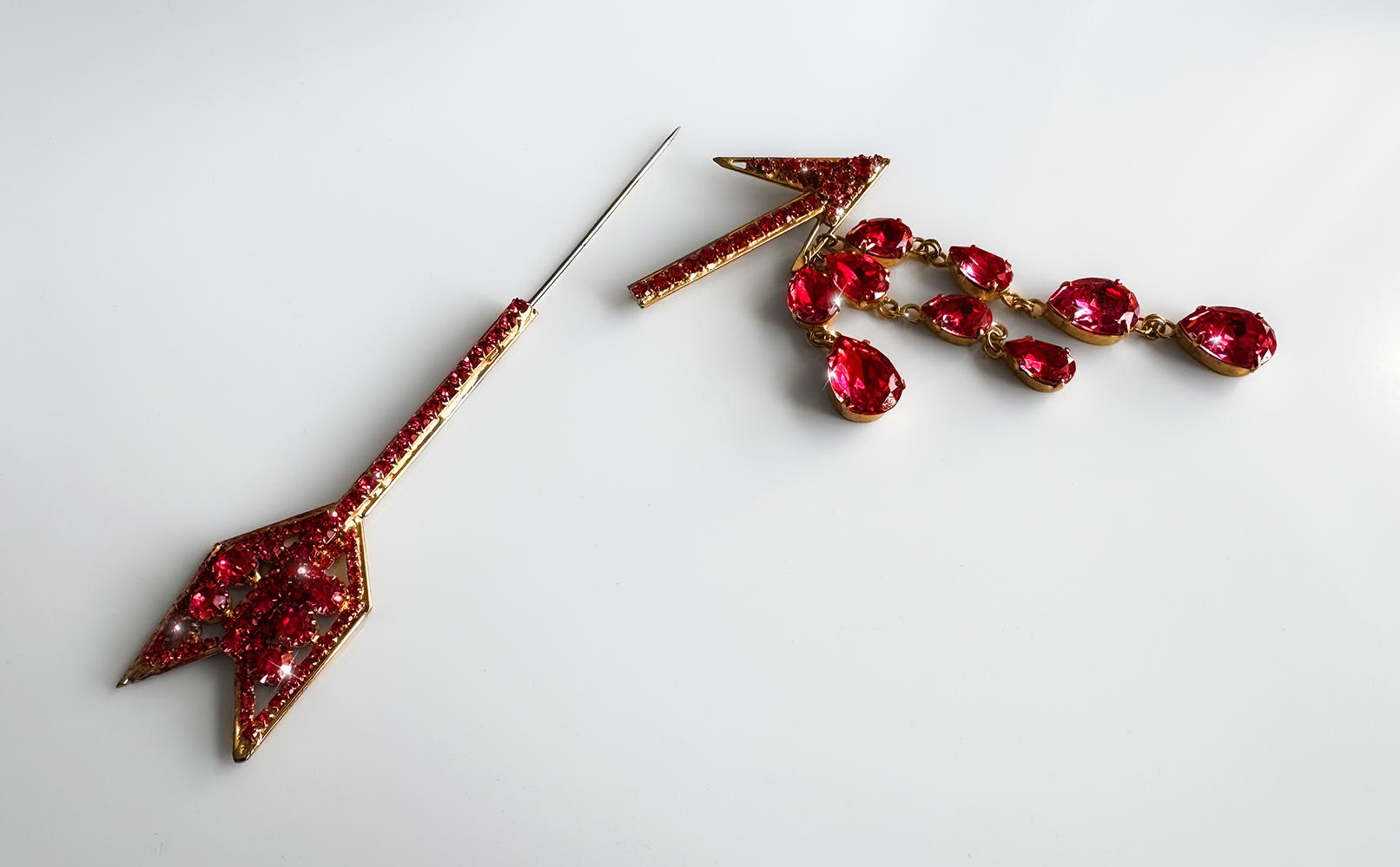 Spektakuläre Thierry Mugler Prototyp Brosche Crsytal Arrow Drop im Angebot 2