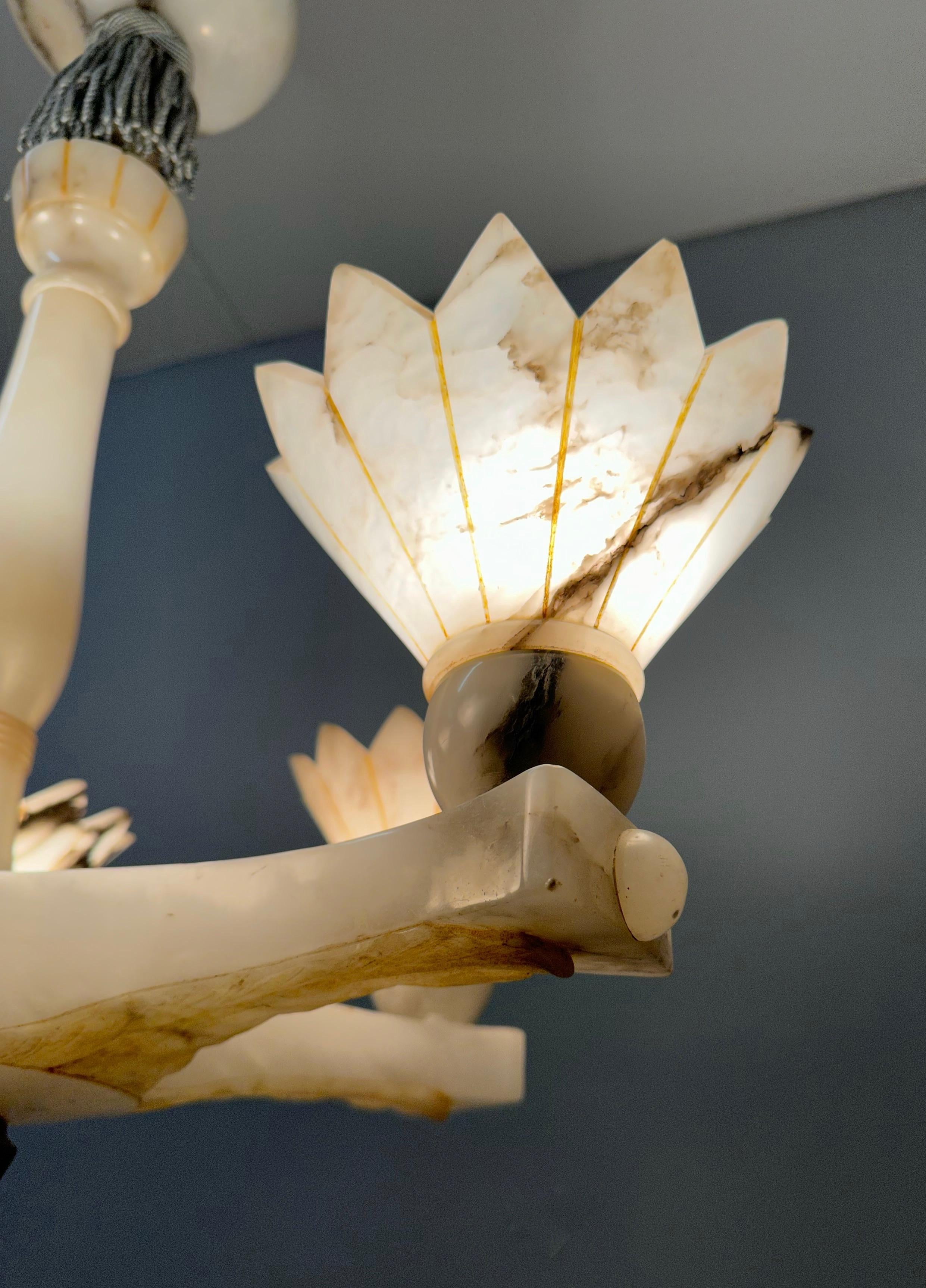 Spektakuläre und einzigartige 5-Licht-Hängelampe/Kronleuchter aus weißem Alabaster in Blumenform im Angebot 11