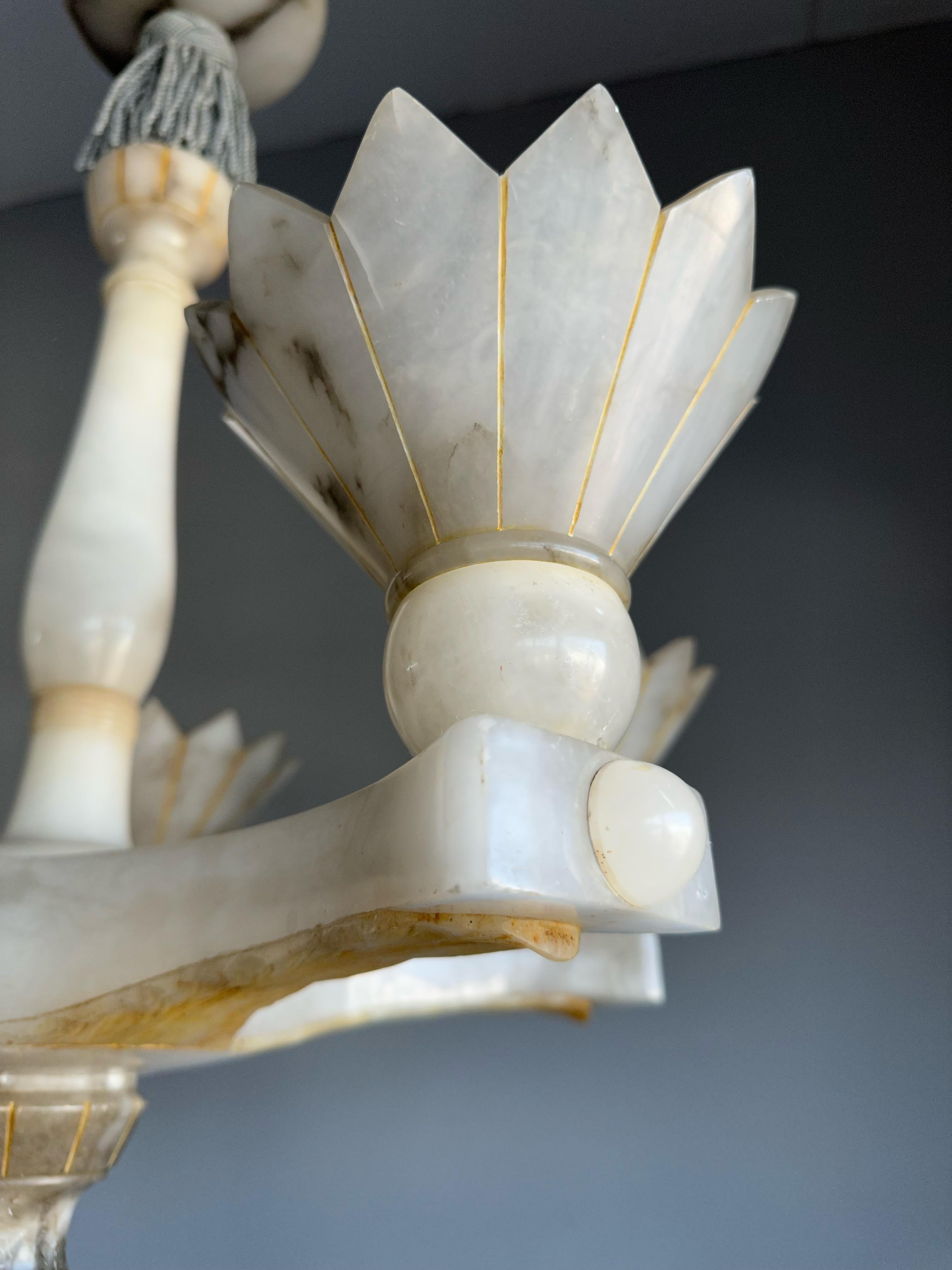 Spektakuläre und einzigartige 5-Licht-Hängelampe/Kronleuchter aus weißem Alabaster in Blumenform im Angebot 2