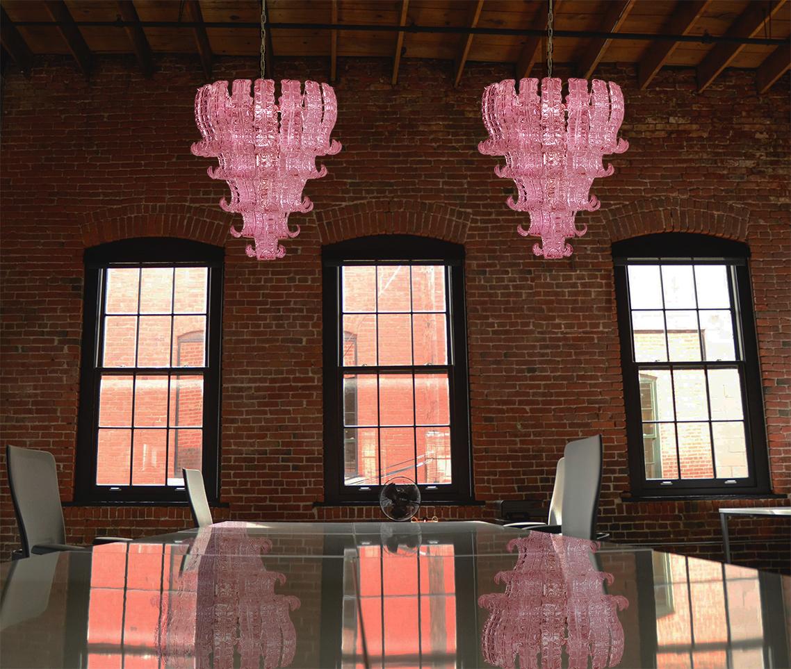 Beautiful and huge Italian Murano chandelier composed of 52 splendid pink glasses that give a very elegant look
Period: 1970s
Dimensions: 55.10 inches (140 cm) height with chain, 31.50 inches (80 cm) height without chain, 27.55 inches (70 cm)