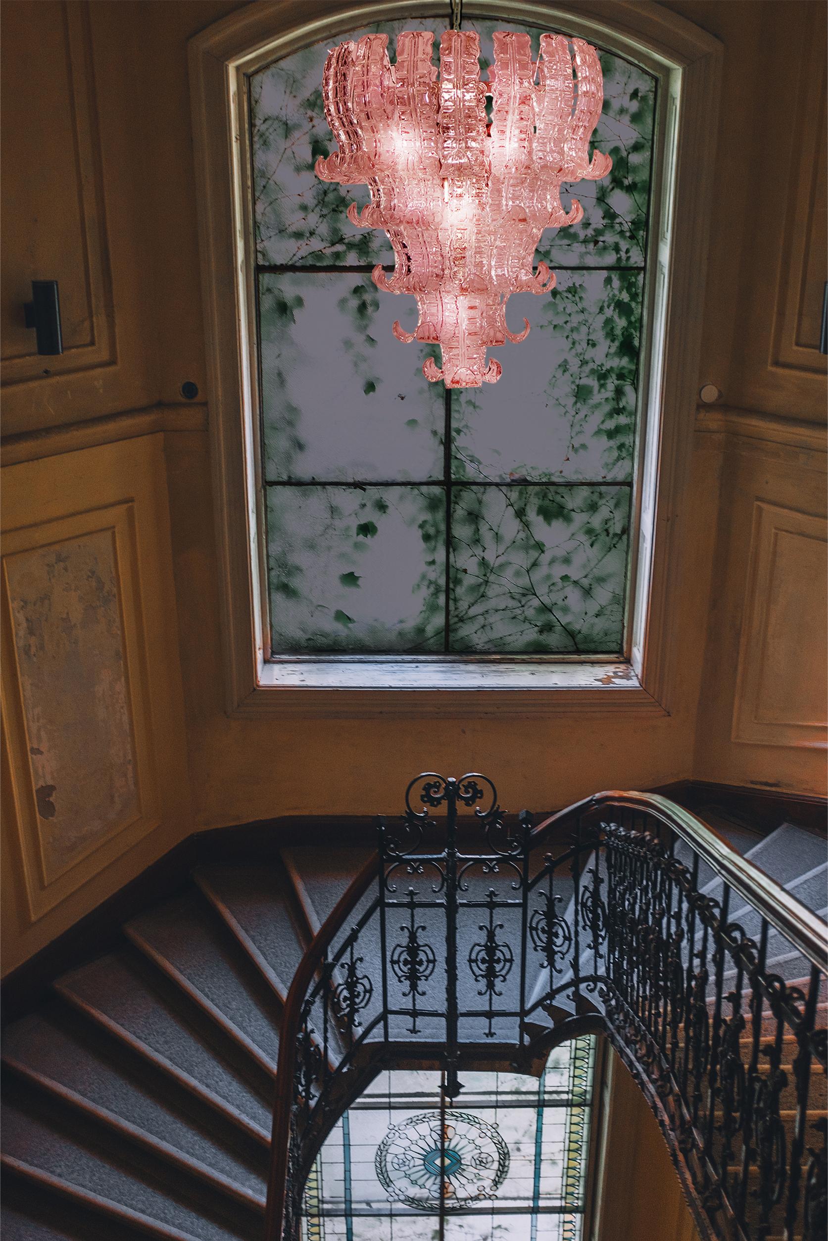 Métal Spectaculaires lustres vénitiens en verre feutriné à six niveaux. Murano en vente