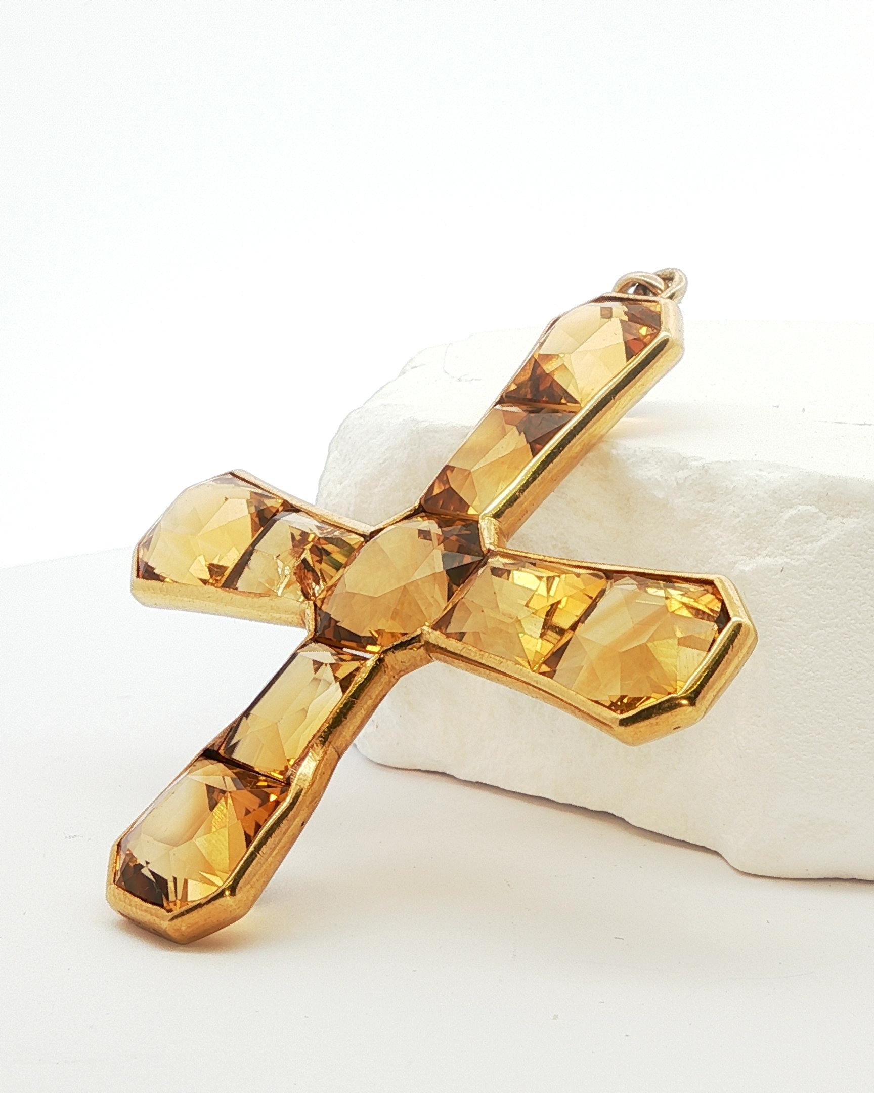 Pendentif croix en citrine de style victorien
2.25 - 2.5