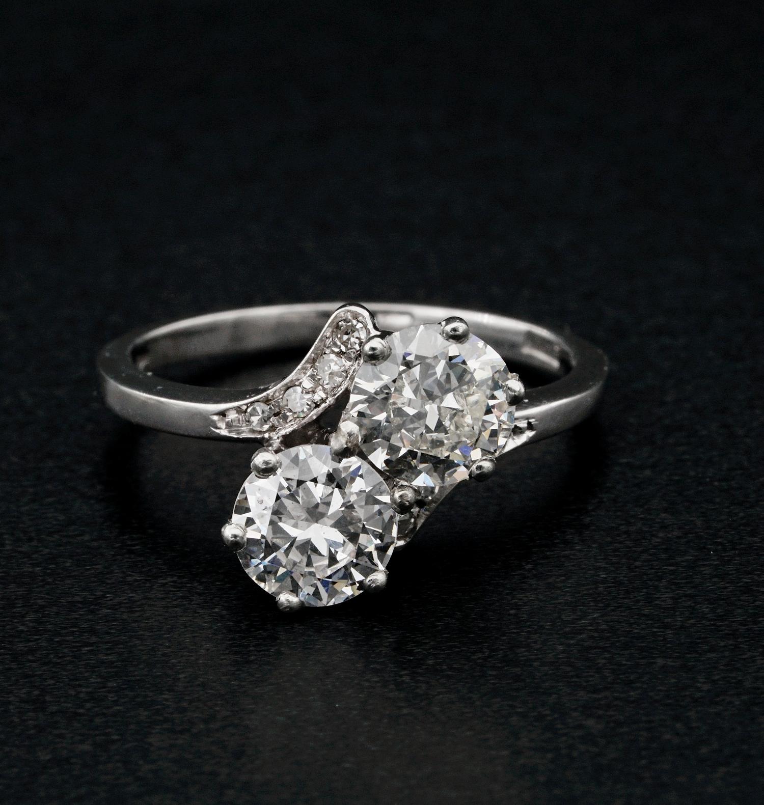 Contemporary Spectacular Vintage 1.55 Carat Two-Stone G VVS Diamond Engagement Twisted Ring For Sale