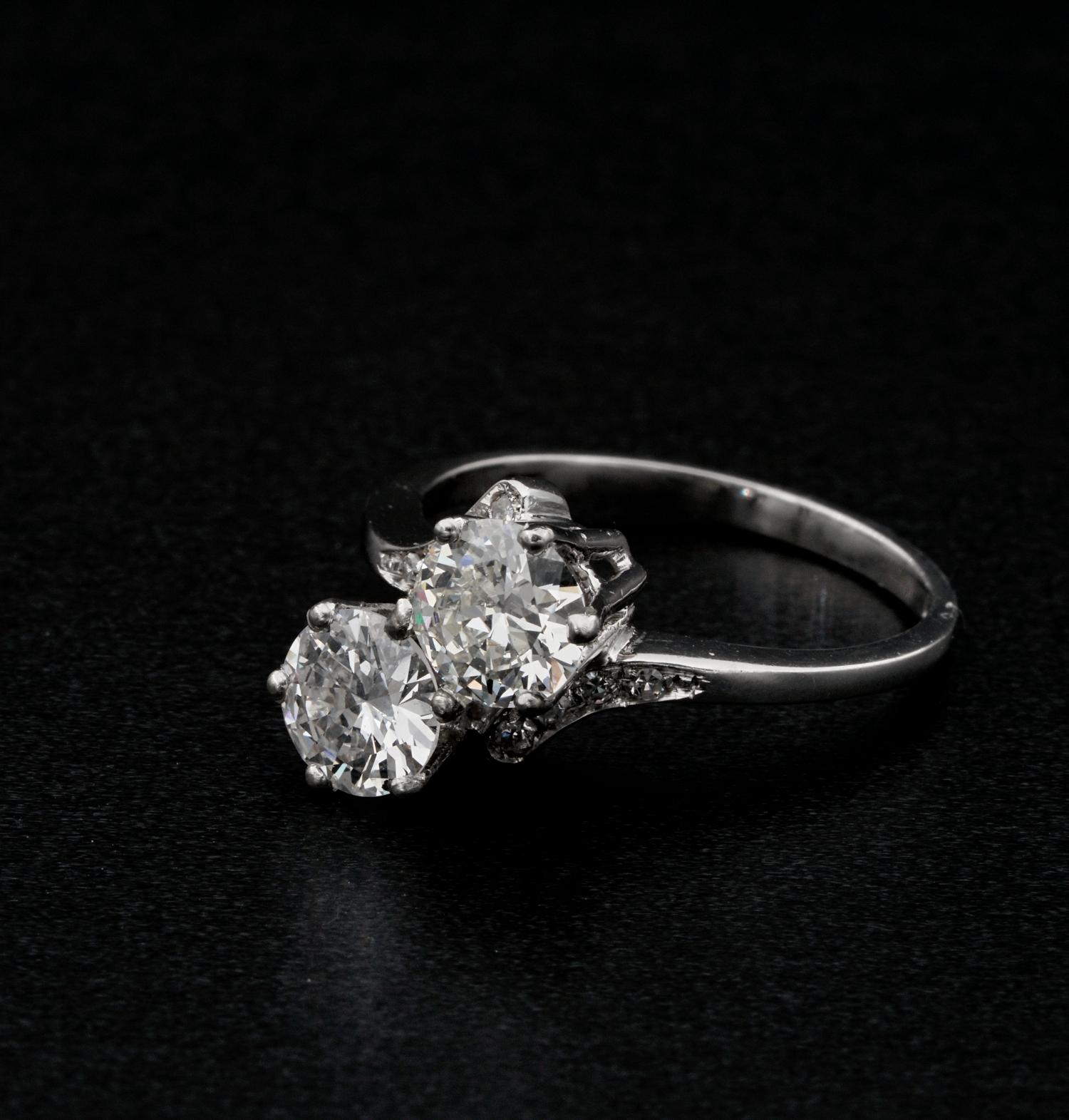 Women's Spectacular Vintage 1.55 Carat Two-Stone G VVS Diamond Engagement Twisted Ring For Sale