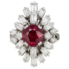 Espectacular Anillo de Cóctel Vintage 1940s Retro Burma Rubí y Diamantes