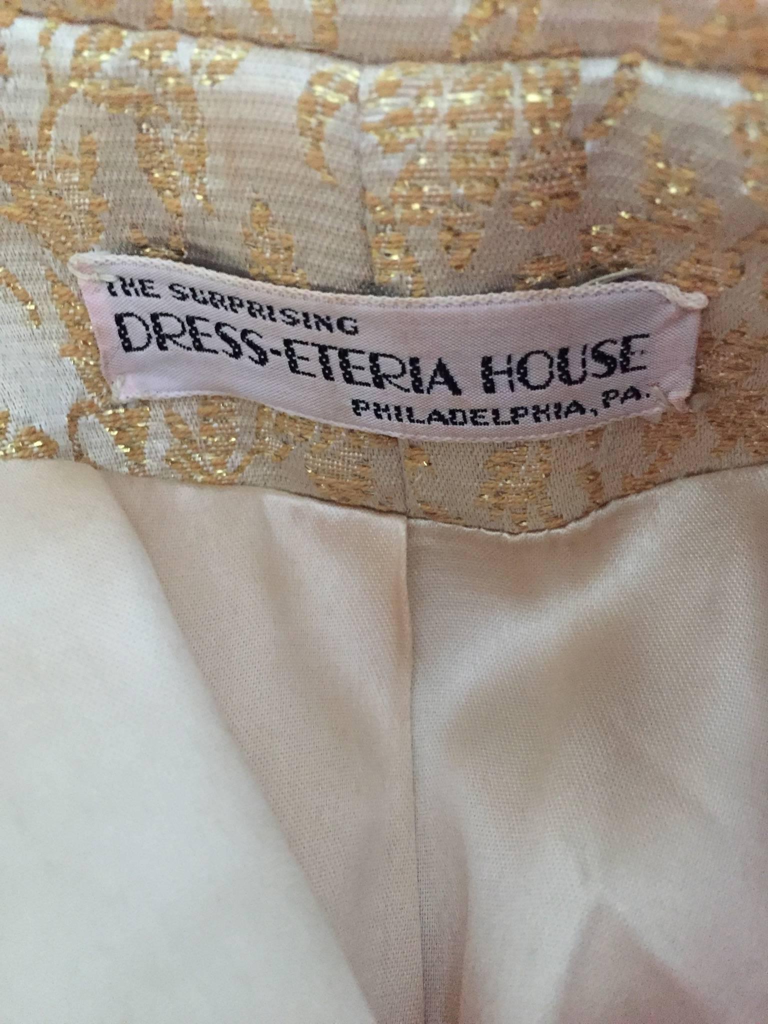 Spectaculaire manteau vintage des années 1950 en brocart de soie or et ivoire, veste trapèze d'opéra en vente 5