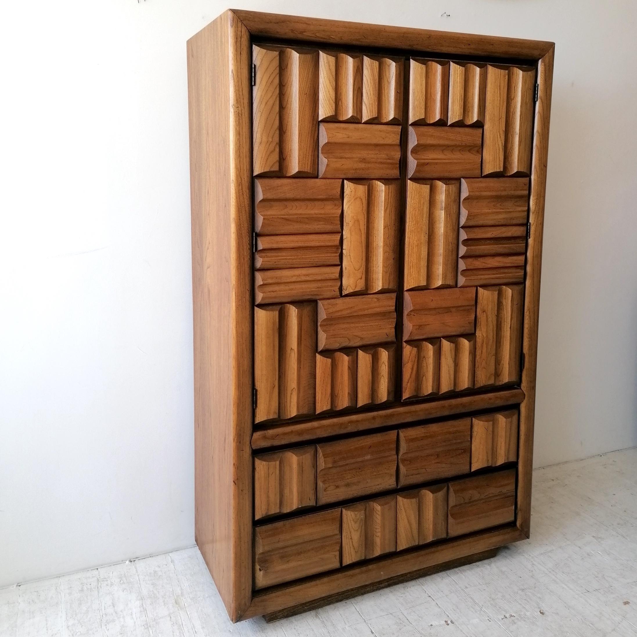 Spectacular Vintage Brutalist Walnut Tall Drawer Cabinet by Lane Furniture, USA In Good Condition In Hastings, GB