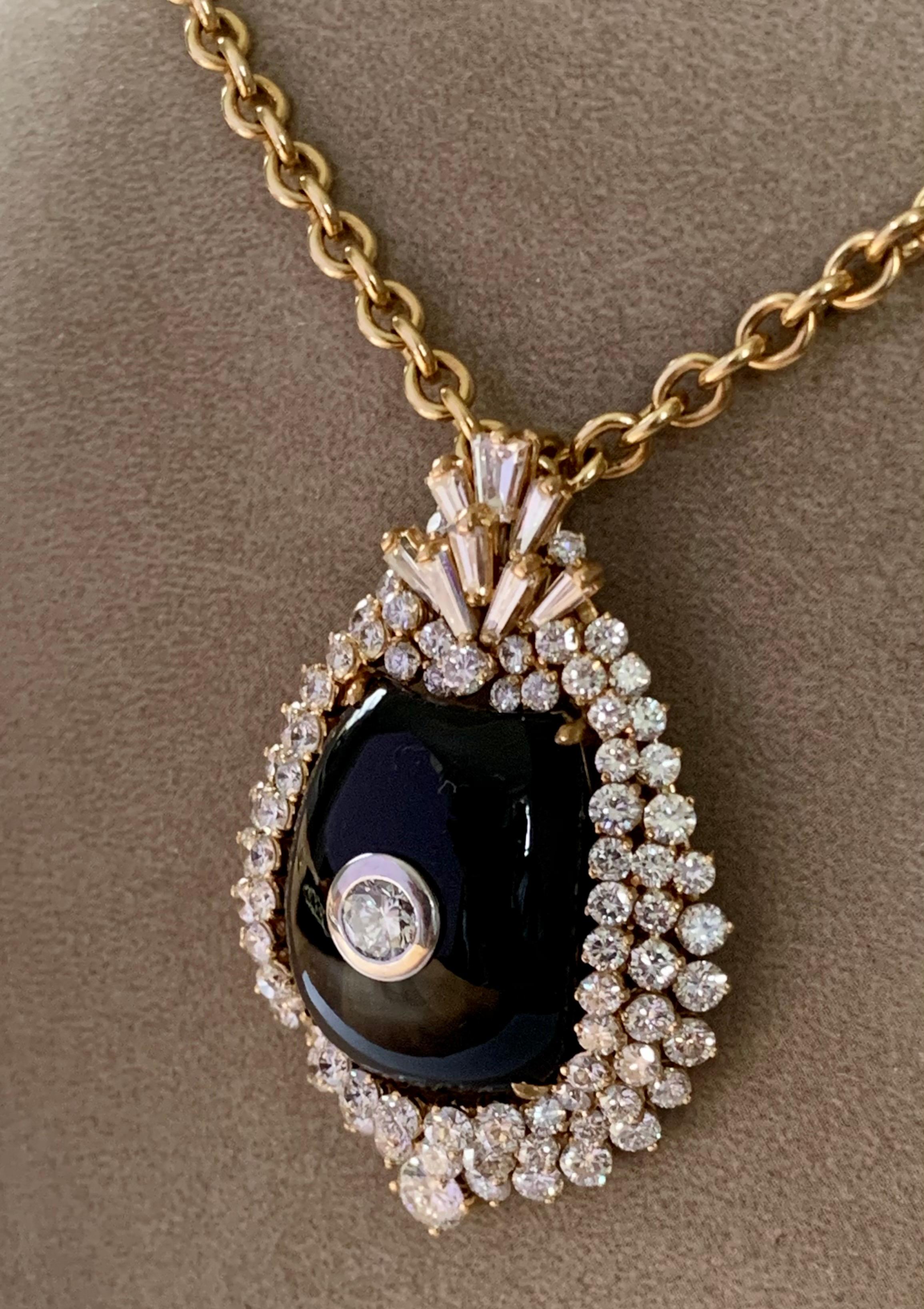 Spectacular Vintage Onyx and Diamond Pendant with Chain in 18 Karat Yellow Gold For Sale 1