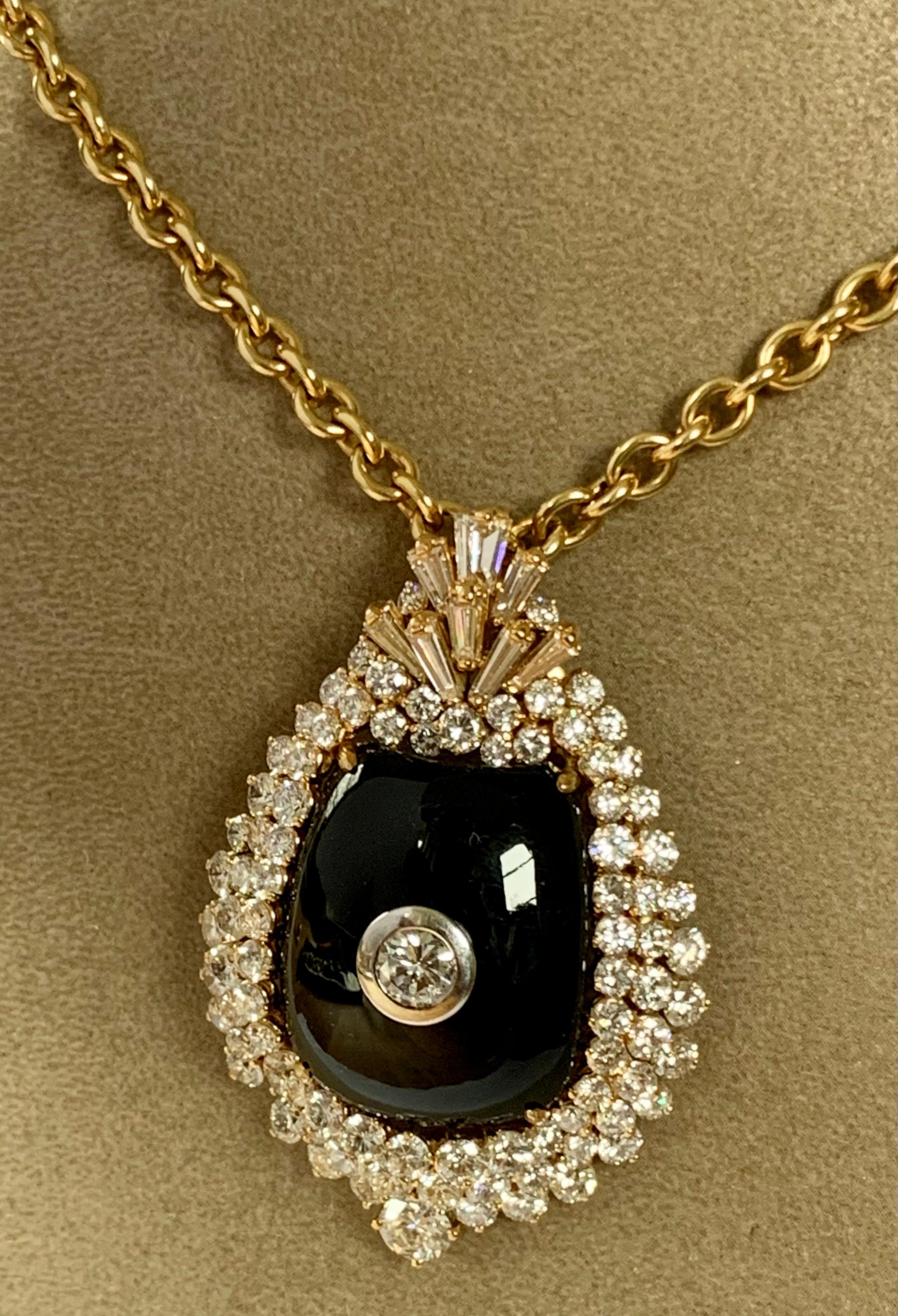 Spectacular Vintage Onyx and Diamond Pendant with Chain in 18 Karat Yellow Gold For Sale 2