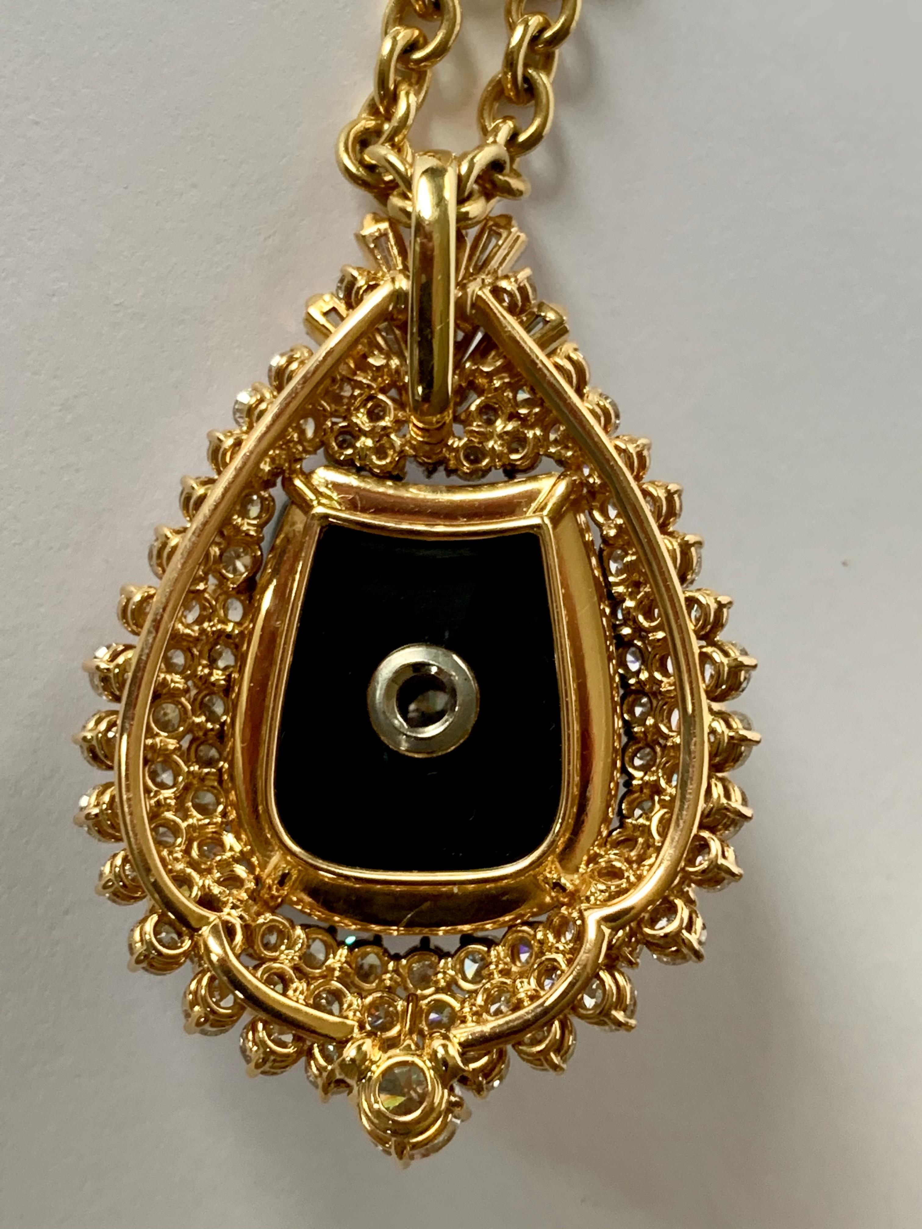Round Cut Spectacular Vintage Onyx and Diamond Pendant with Chain in 18 Karat Yellow Gold For Sale
