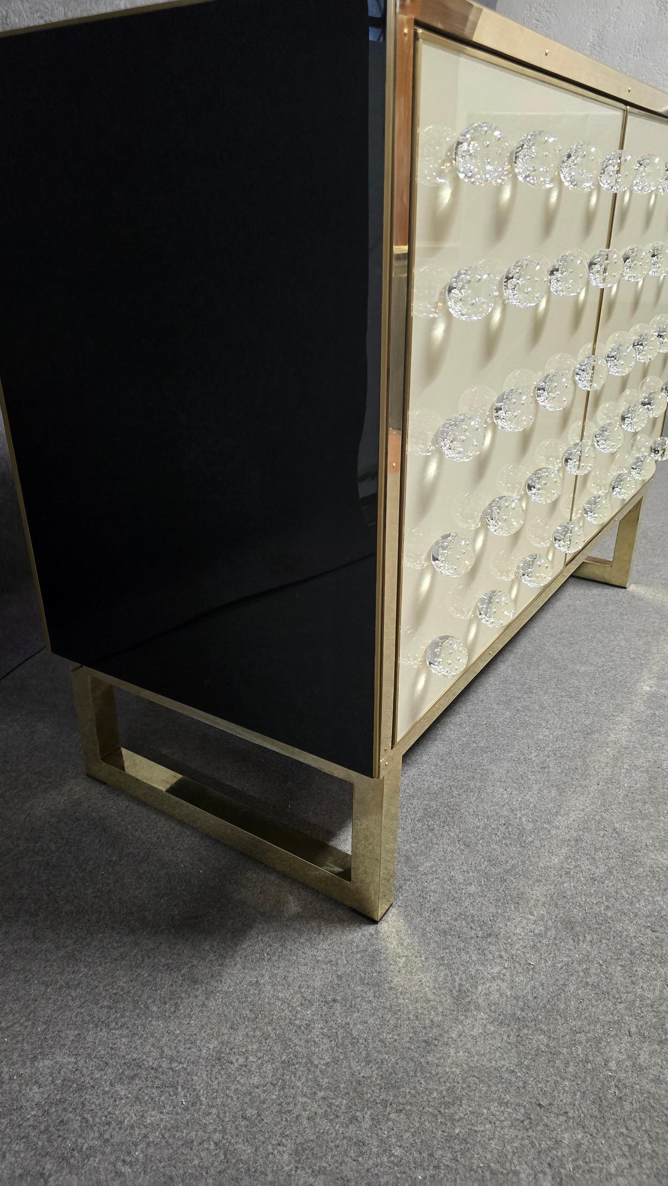 Spectaculaire armoire blanche et noire en verre de Murano fabriquée en Italie disponible en vente 3