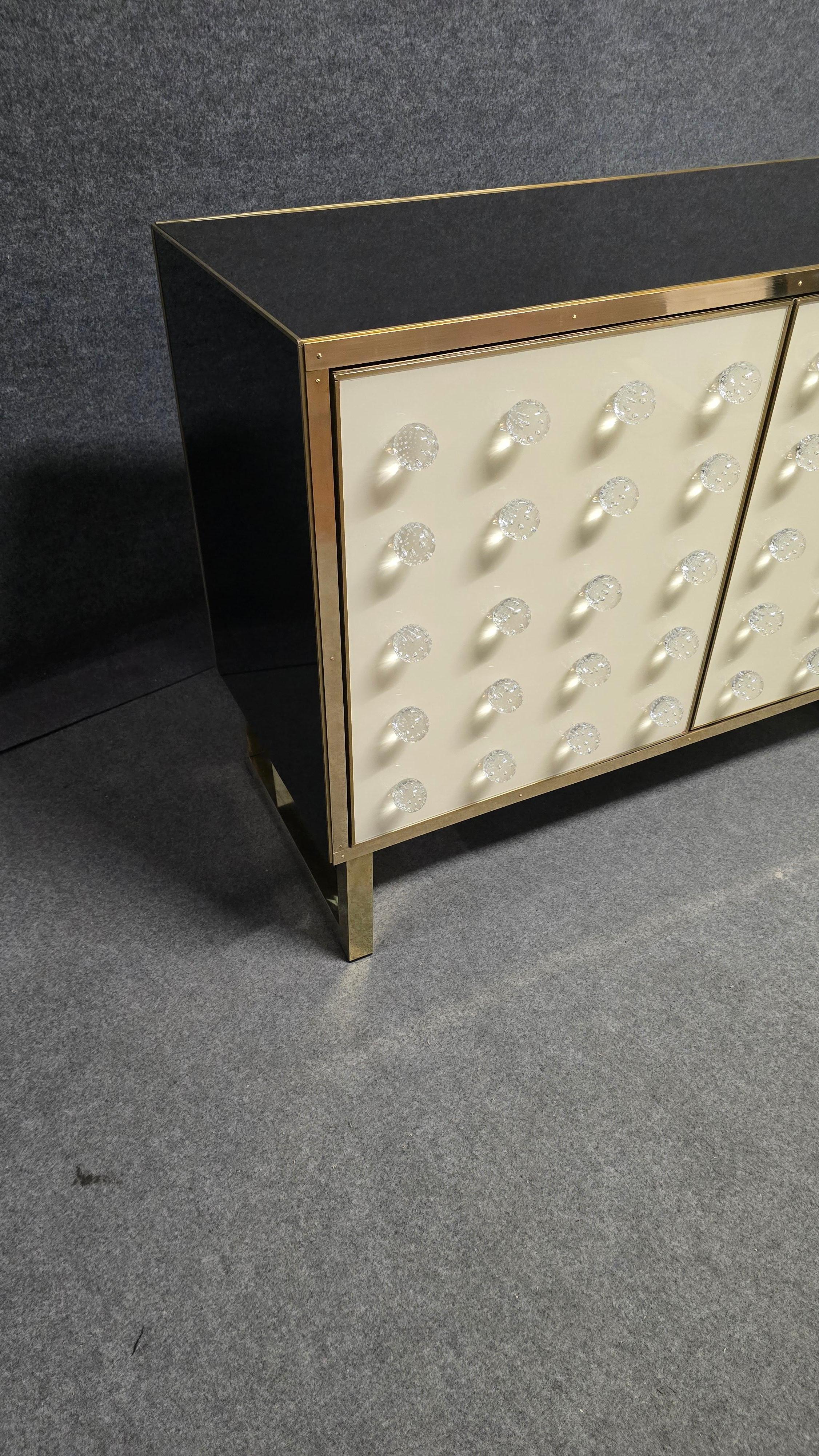 Spectaculaire armoire blanche et noire en verre de Murano fabriquée en Italie disponible en vente 6