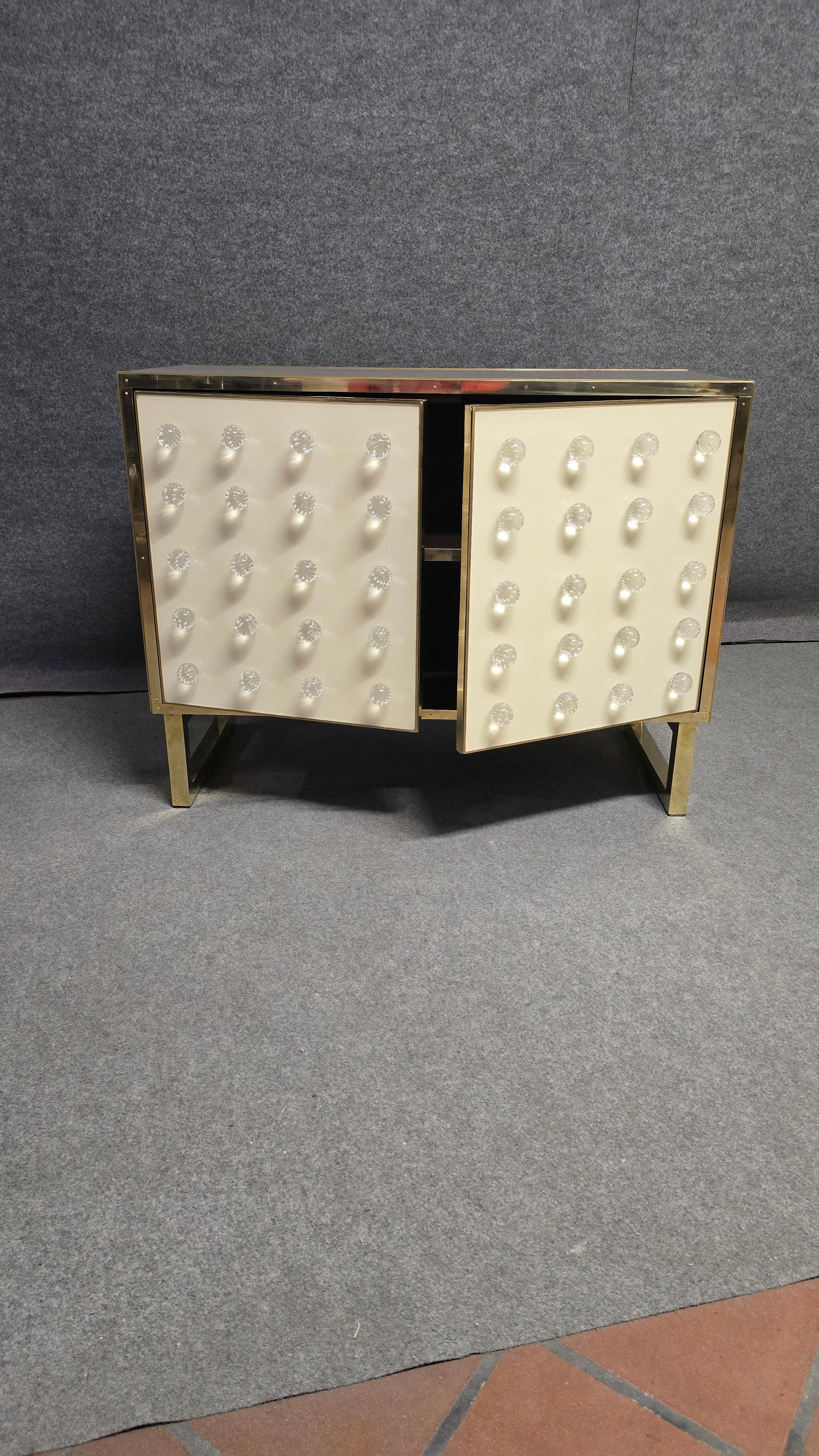 Spectaculaire armoire blanche et noire en verre de Murano fabriquée en Italie disponible en vente 1