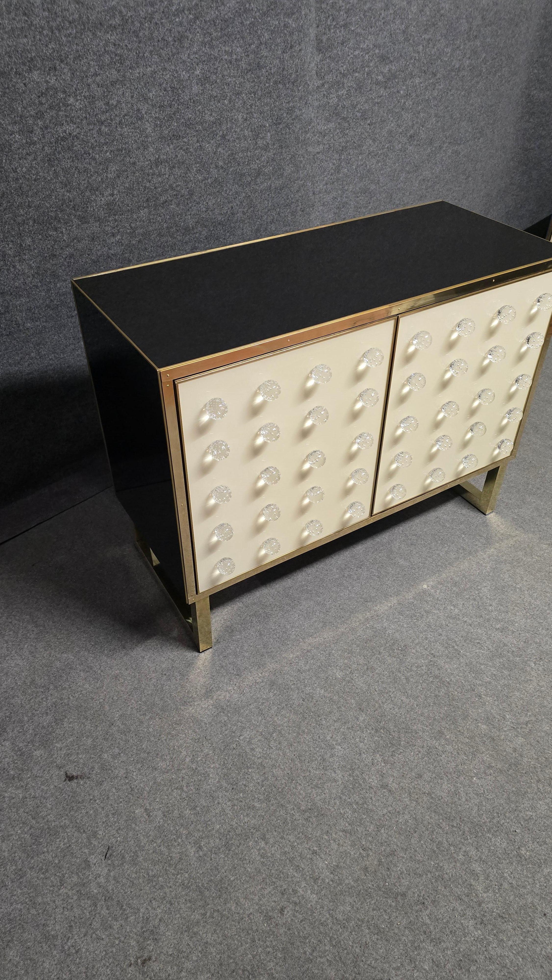 Spectaculaire armoire blanche et noire en verre de Murano fabriquée en Italie disponible en vente 2