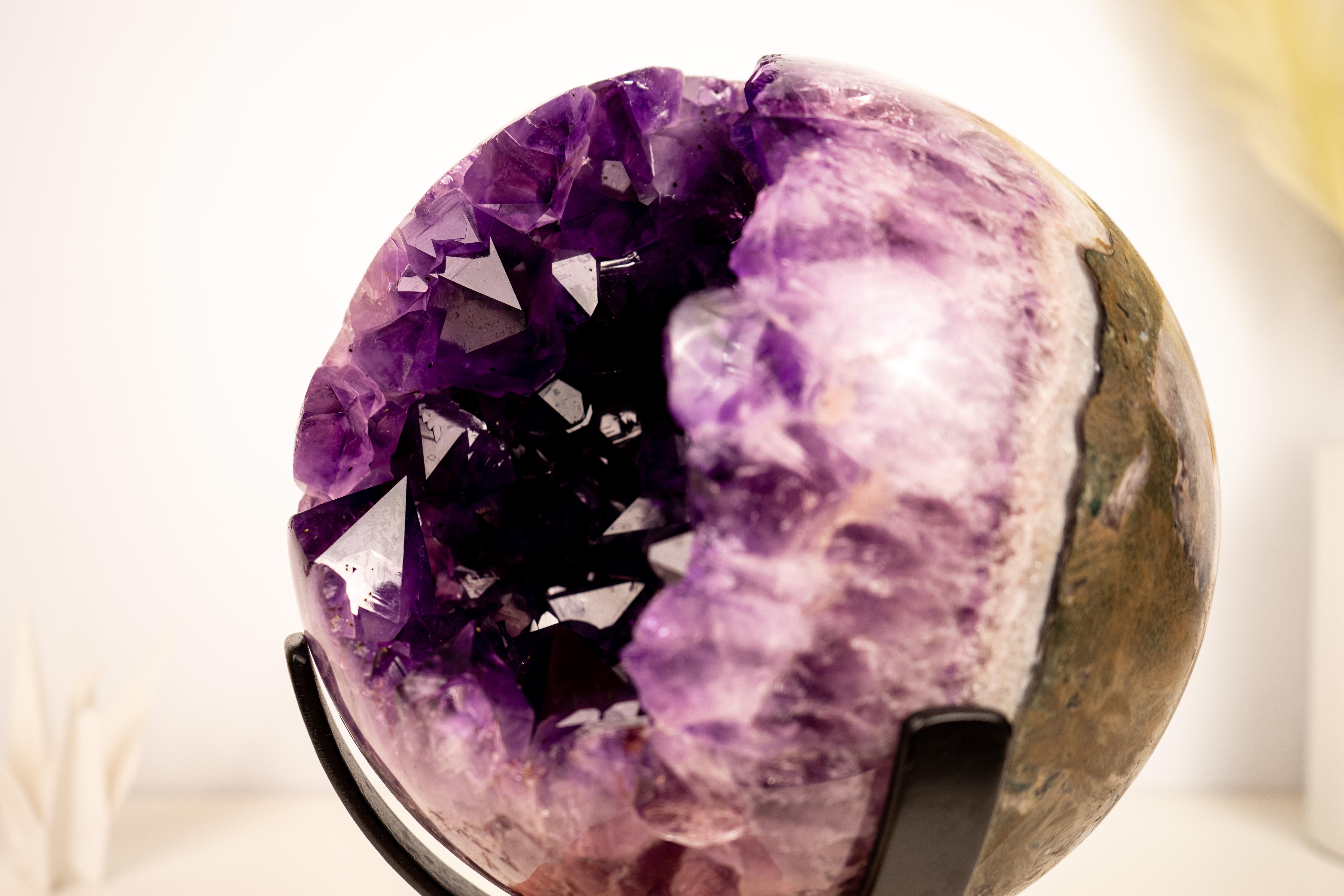 Brasiliano Spettacolare Sfera di Ametista X-Large con Ametista Viola Profonda in vendita