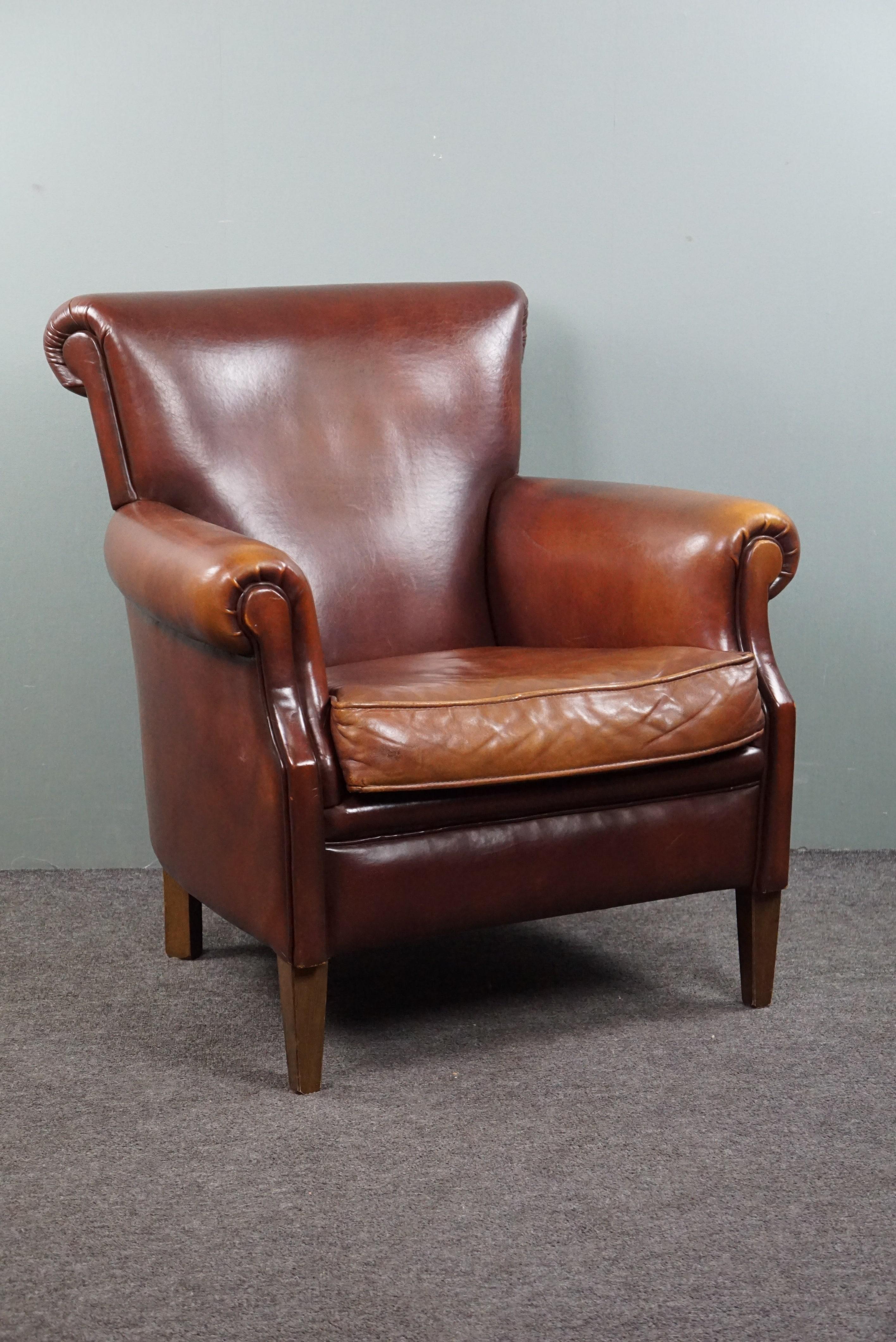 Offered this beautiful sheepskin leather armchair with a higher back.

This sheepskin leather armchair, in very good condition, is a true crowd-pleaser, providing physical comfort and relaxation when you take a seat. With its subtle appearance, it's