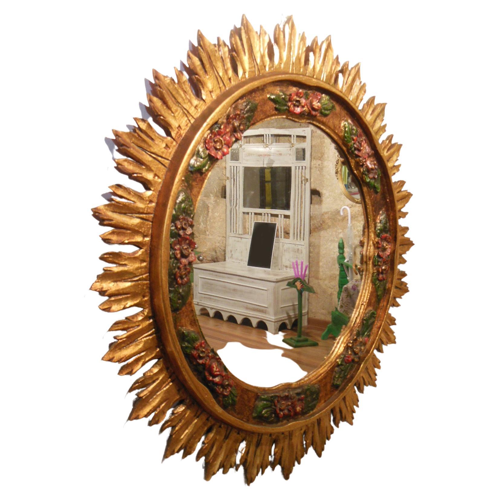 Ce grand miroir Art Déco spectaculaire est sculpté et doré en forme de soleil.

Or avec feuille d'or et guirlande avec polychromie

Il a une très belle couleur dorée et est en parfait état Avec la patine du passage du temps, dans la moulure et dans