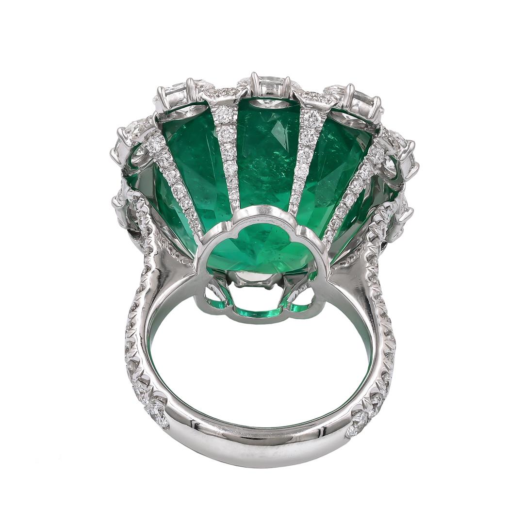 Contemporary Spectra Fine Jewelry 23.51 Carat Certified Colombian Emerald Diamond Ring For Sale