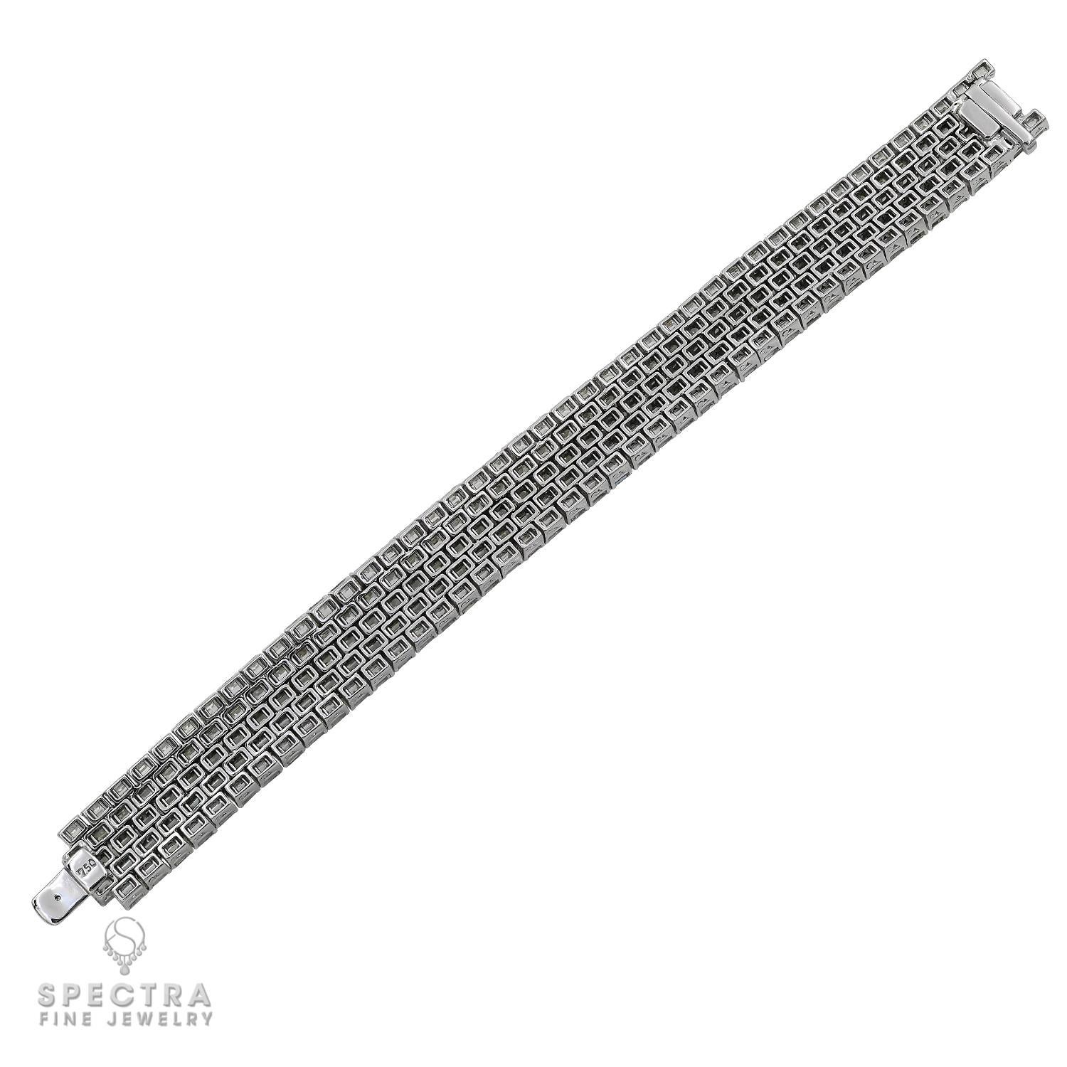 Taglio smeraldo Spectra Fine Jewelry 40,40 Carati Bracciale con 5 file di diamanti in vendita