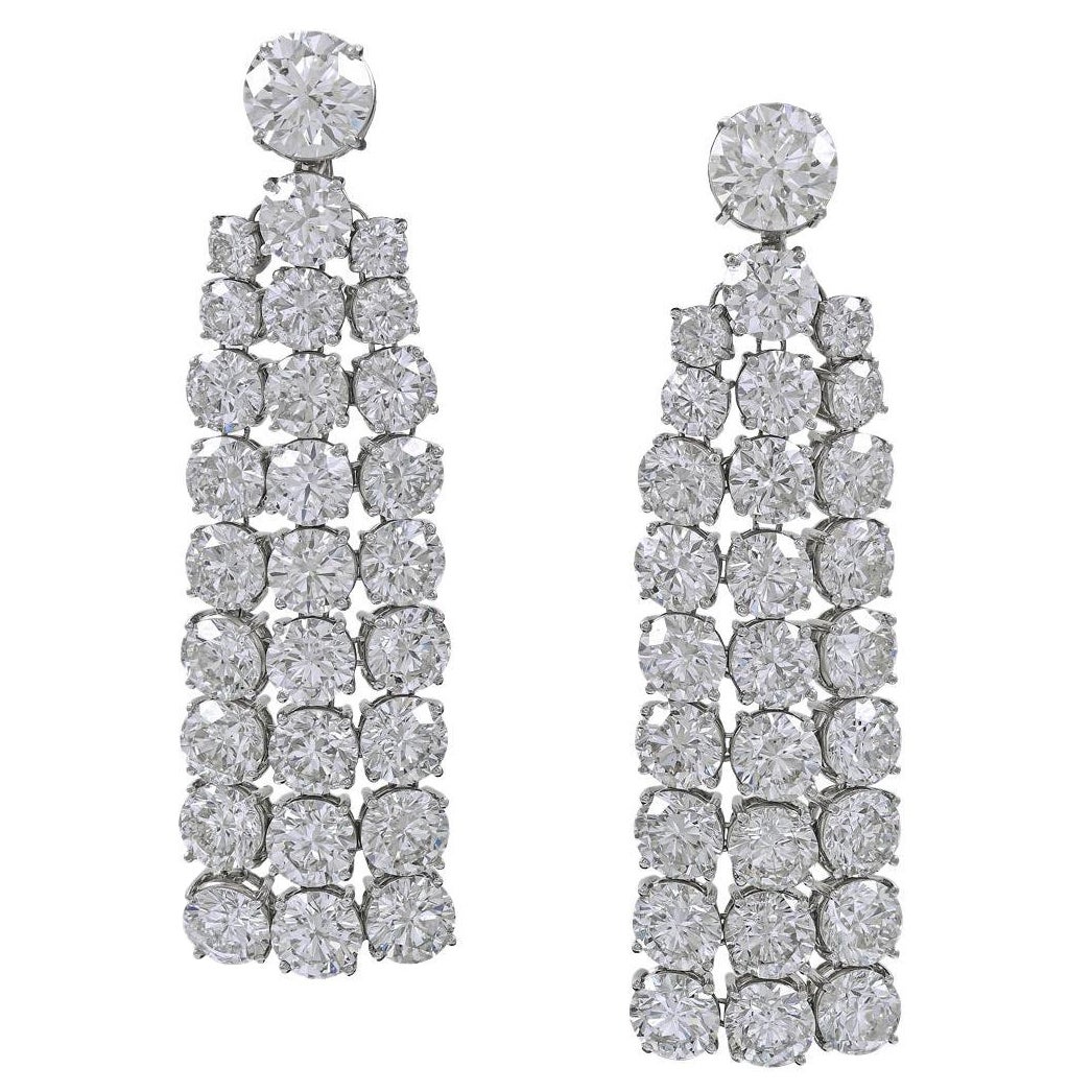 Spectra Fine Jewelry Orecchini a goccia in platino con diamante in vendita