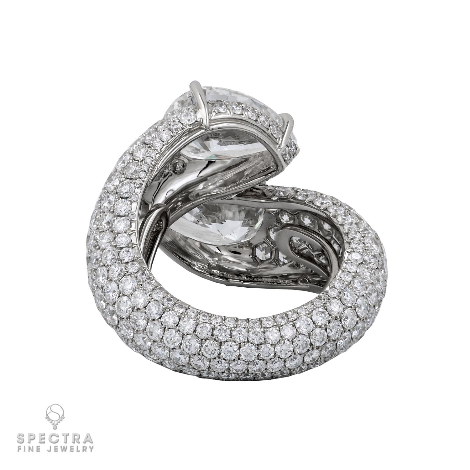 Contemporaneo Spectra Fine Jewelry Anello Bypass con diamanti a forma di pera da 5,02 e 3,02 carati in vendita