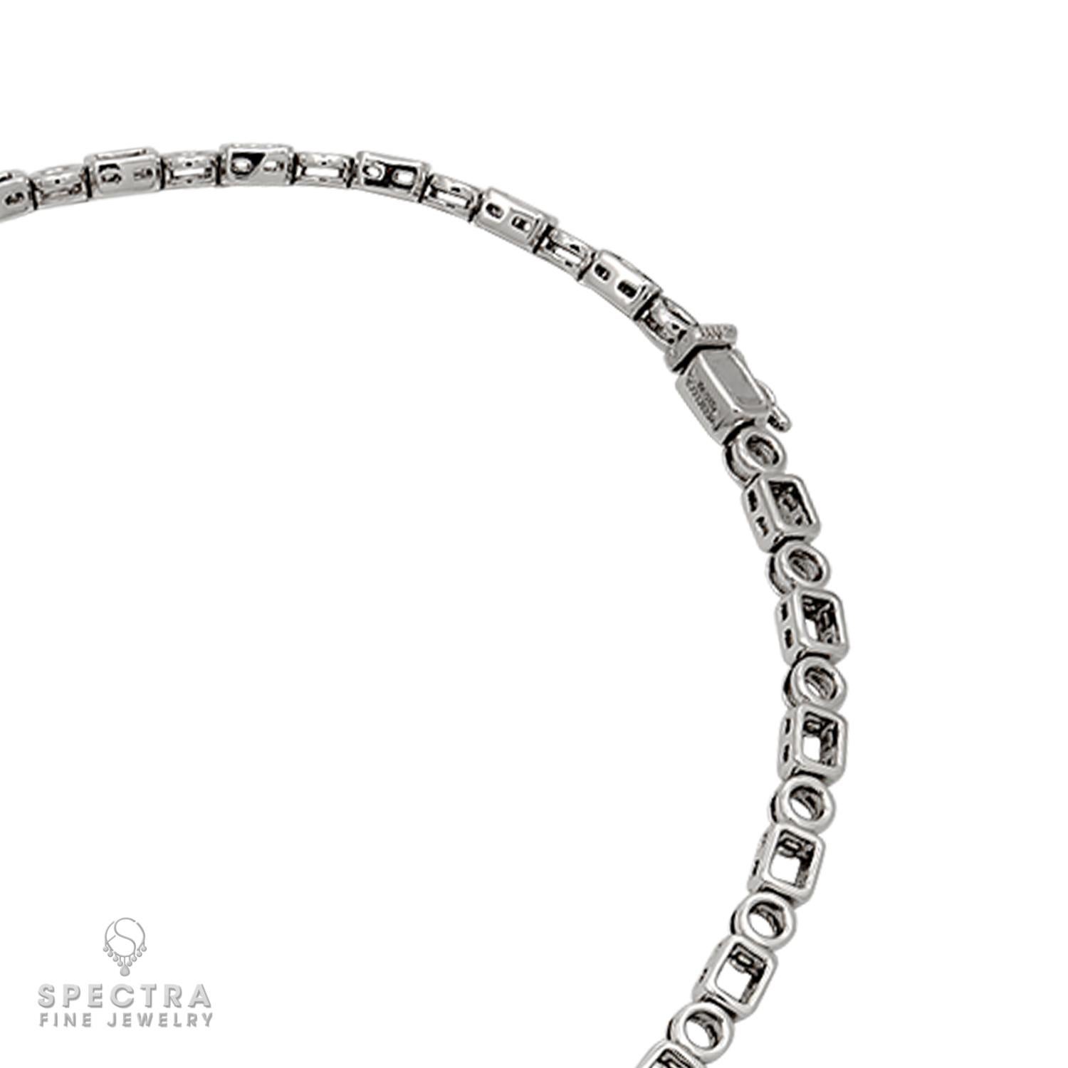 Spectra Fine Jewelry Unsichtbar gefasste Diamant-Halskette (Baguetteschliff) im Angebot