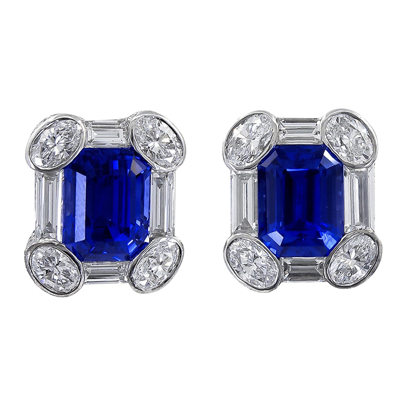 Spectra Fine Jewelry Boucles d'oreilles en platine avec saphirs et diamants certifiés AGL en vente