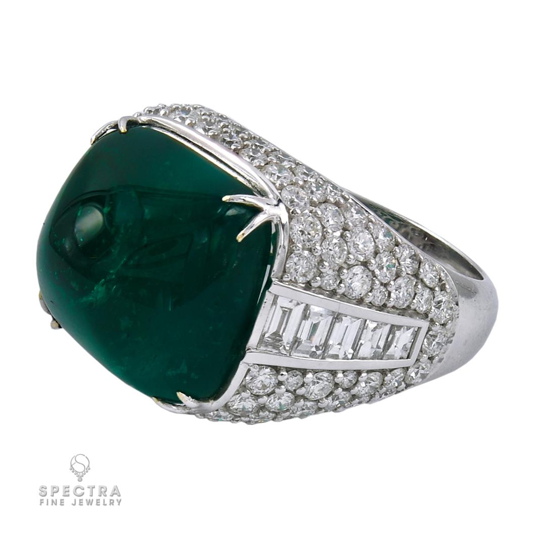 The cabochon emerald is one of the oldest and most coveted gemstones, used since ancient Egypt and included in jewels for the pharaohs. To say this ring has majestic and monumental proportions like a mountain or pyramid in an ancient verdant