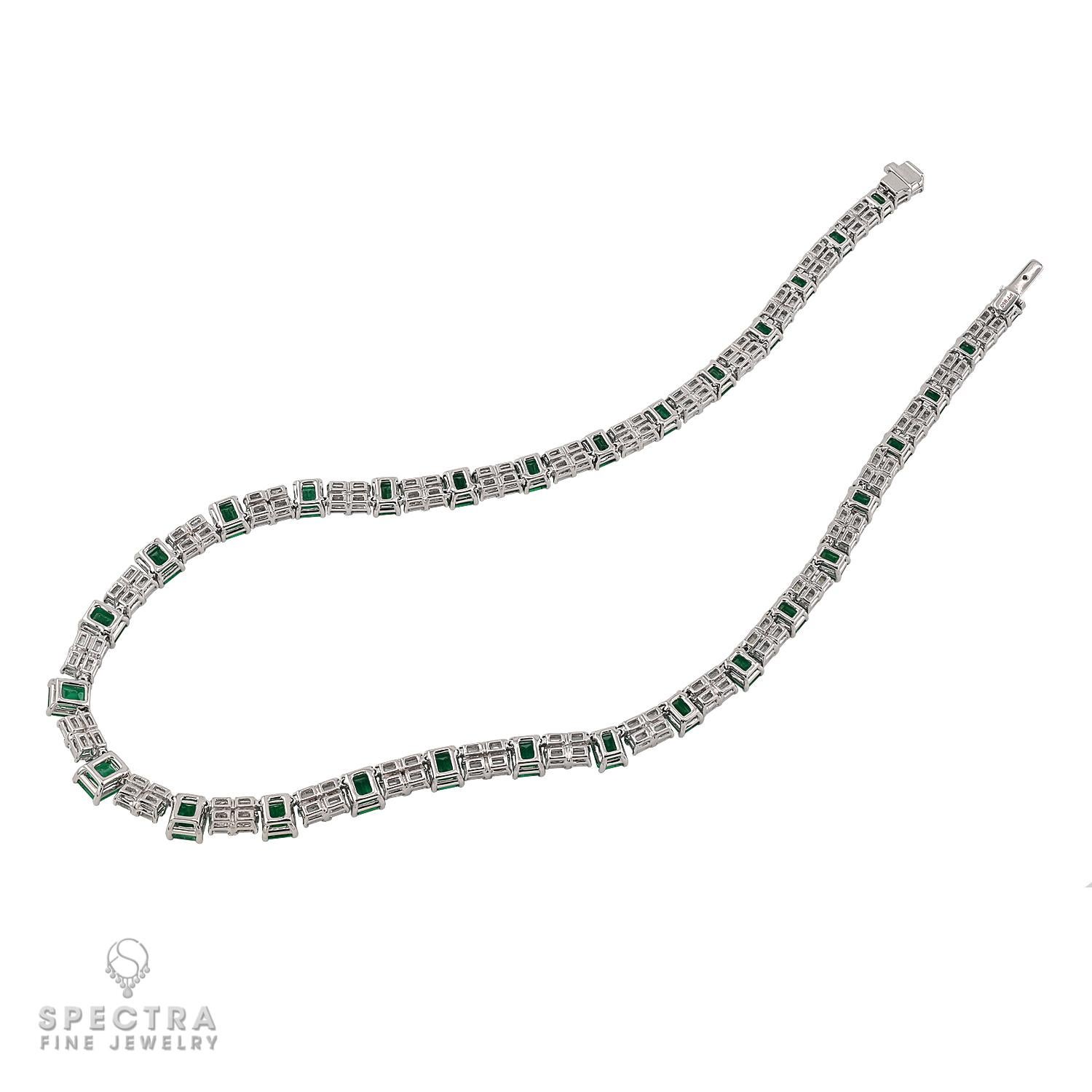 Taglio smeraldo Spectra Fine Jewelry Collana di diamanti con smeraldo colombiano in vendita