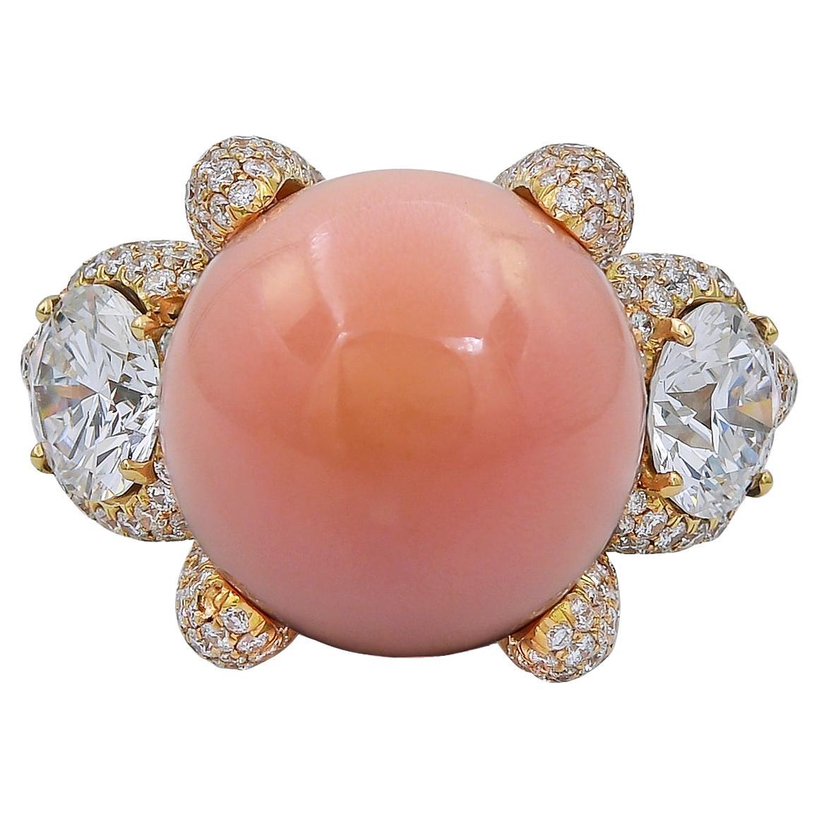 Spectra Fine Jewelry Conch Pearl Diamond Cocktail Ring in 18k Yellow Gold For Sale