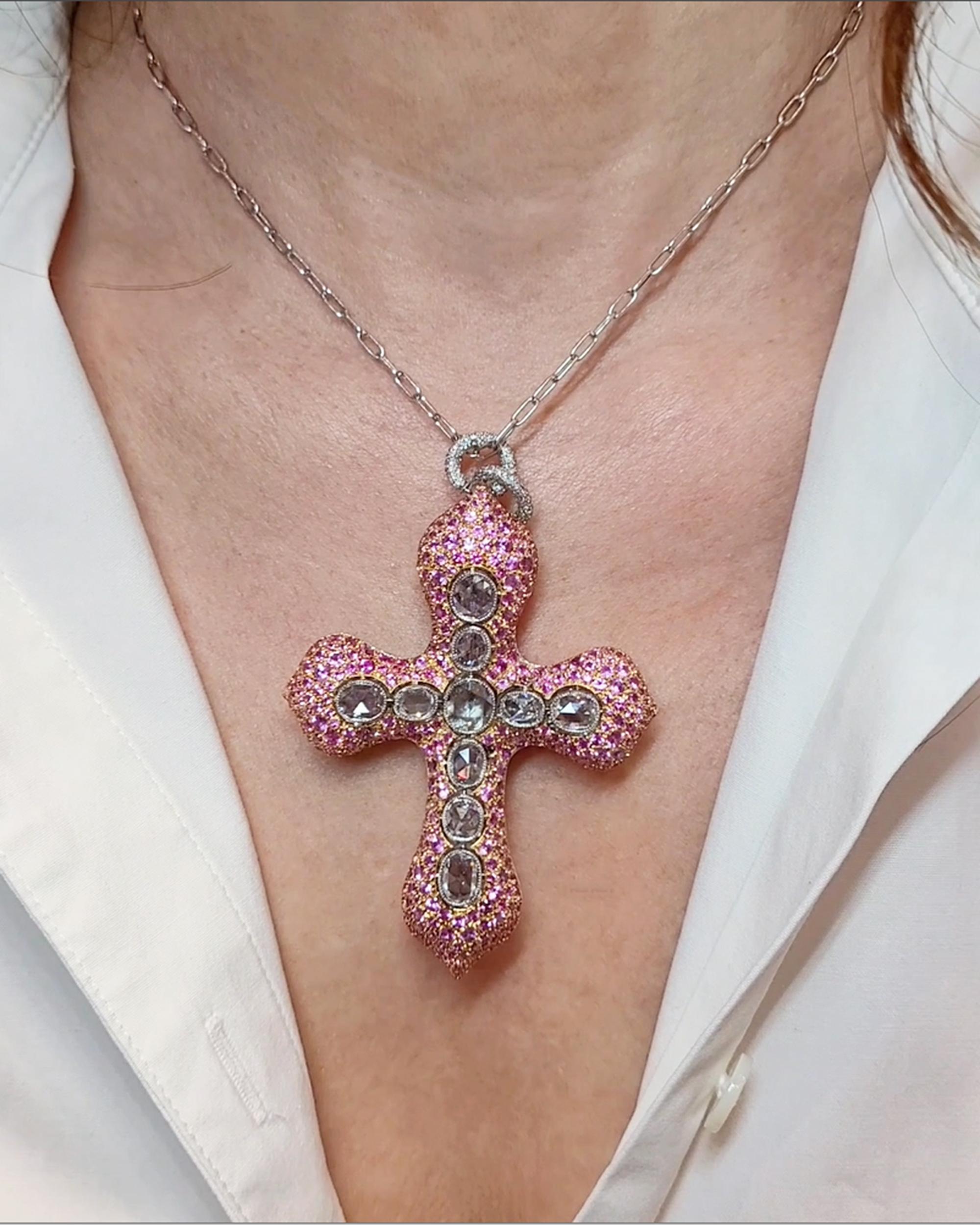 Spectra Fine Jewelry Conch Pearl Diamond Cross Pendant Necklace In New Condition For Sale In New York, NY