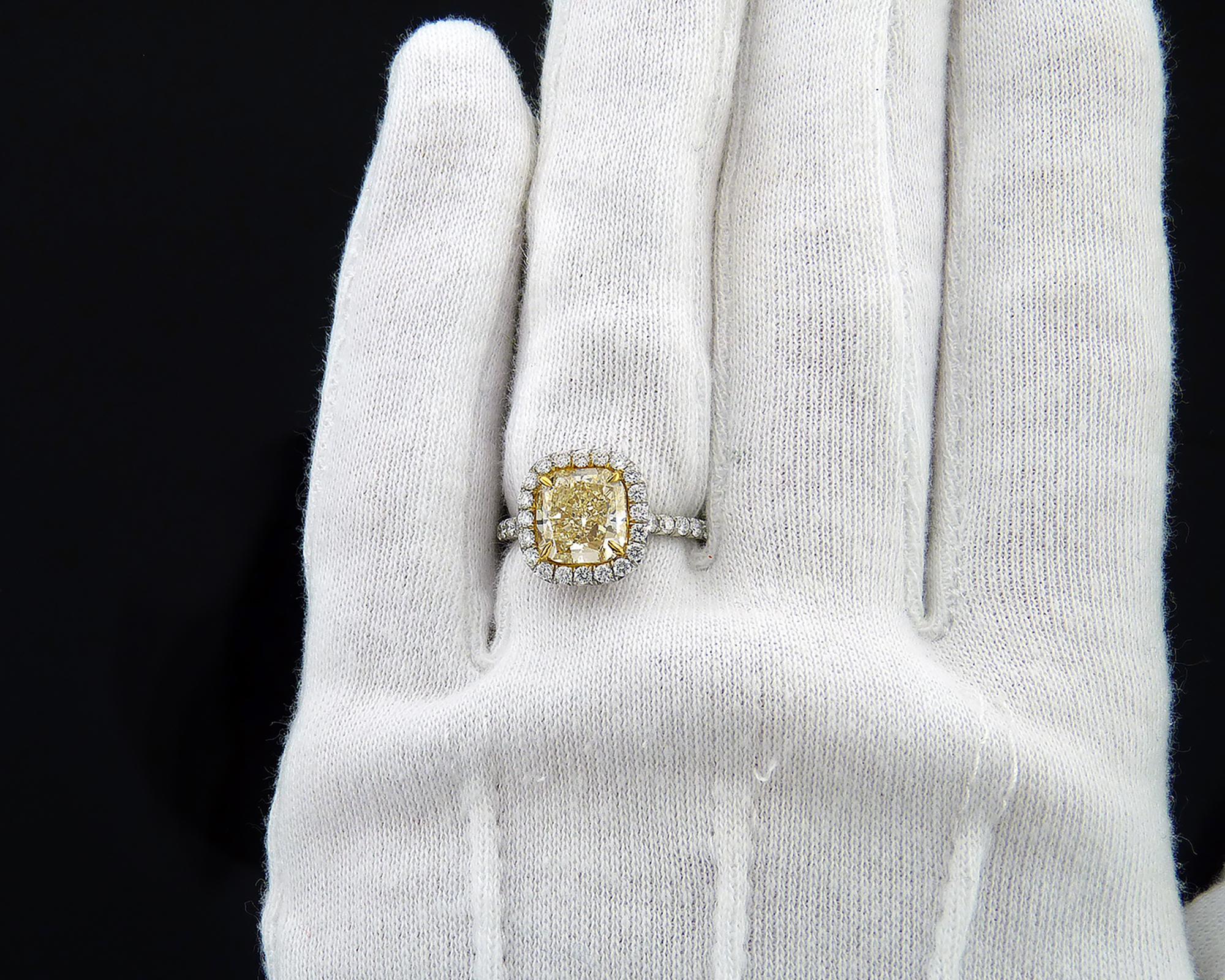 Spectra Fine Jewelry Gelber Diamant-Cocktailring mit Kissenschliff im Zustand „Neu“ im Angebot in New York, NY