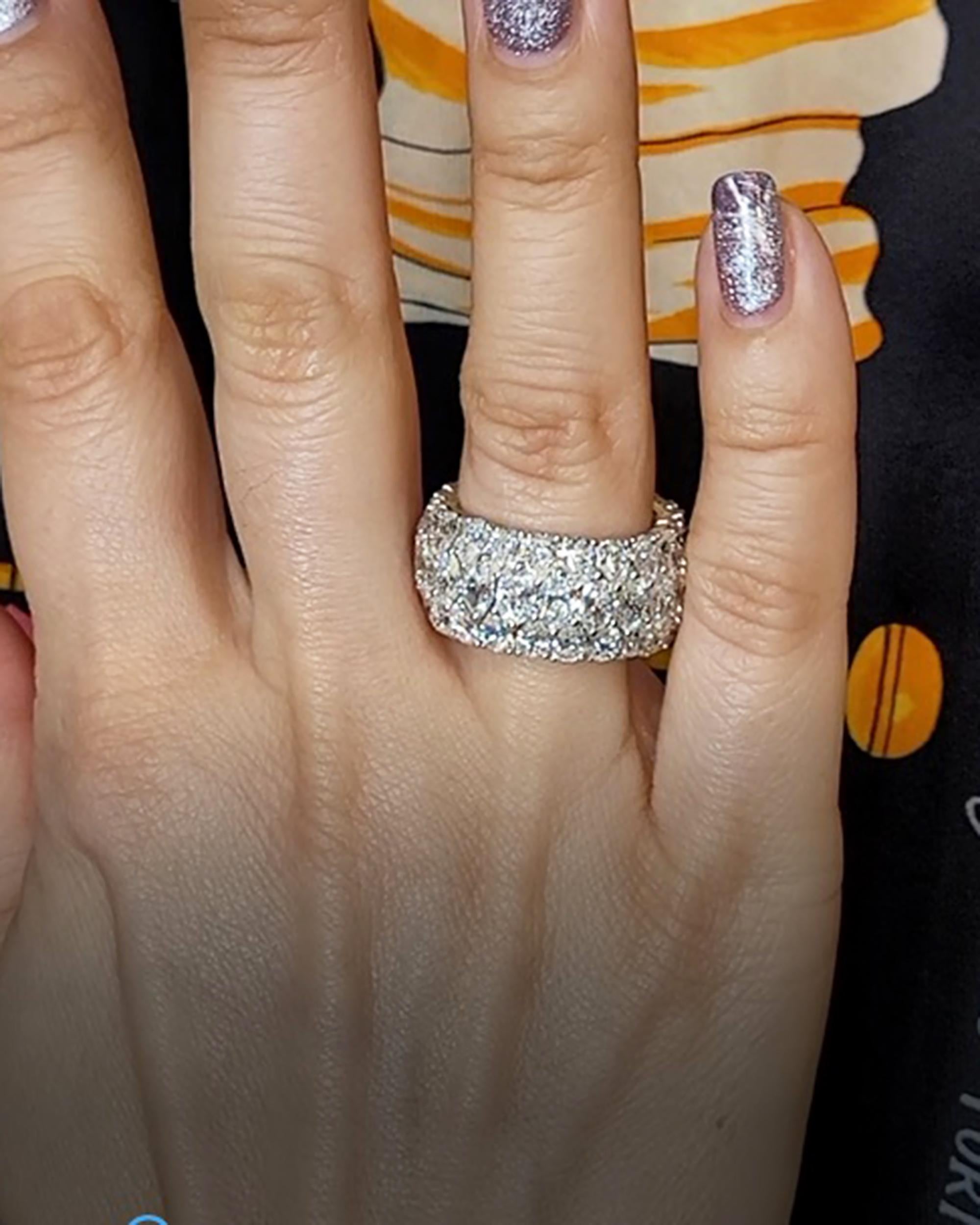 Contemporary Spectra Fine Jewelry Flexible Diamond Ring For Sale