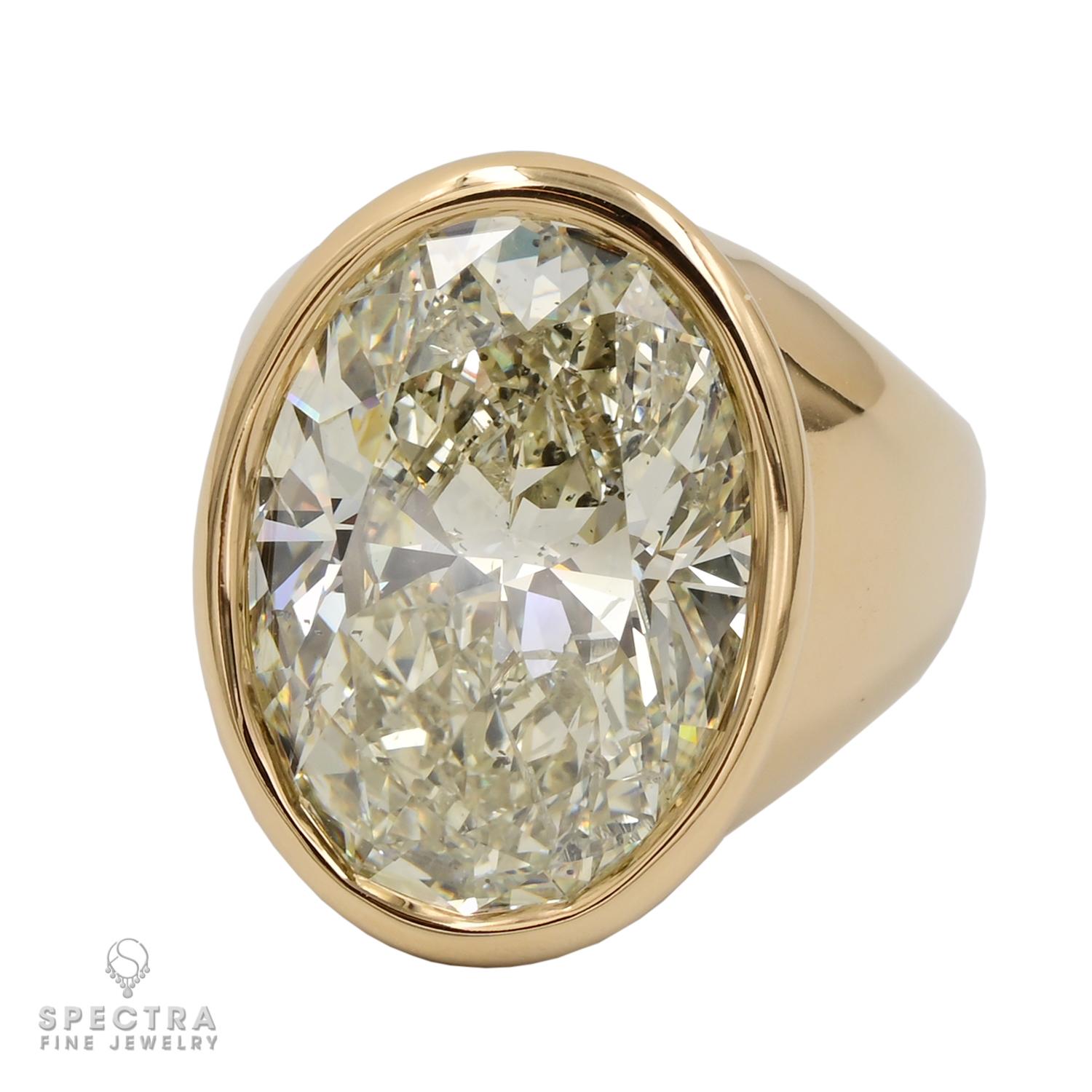 La beauté enchanteresse de ce diamant rivalise avec les motifs changeants d'un kaléidoscope. La bague de fiançailles contemporaine à chaton en diamant de taille ovale, fabriquée au 21e siècle, capture le scintillement hypnotique d'un diamant de