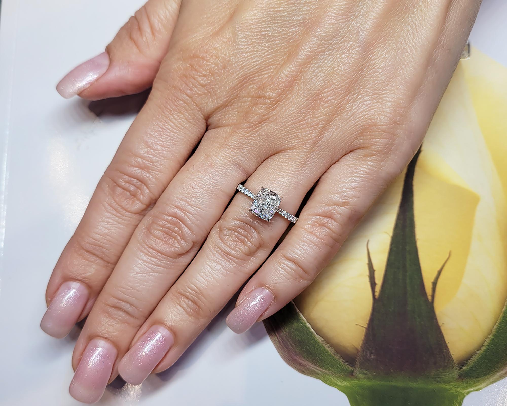 Platinring Spectra Fine Jewelry GIA zertifiziert 2,02 Karat Diamant im Kissenschliff im Kissenschliff im Zustand „Neu“ im Angebot in New York, NY