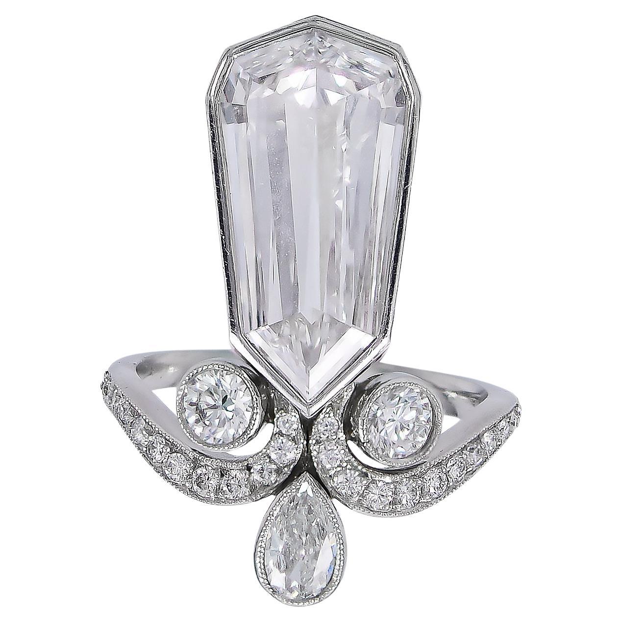 Spectra Fine Jewelry Bague en diamant en forme de cerf-volant de 3,12 carats D IF certifié par le GIA en vente