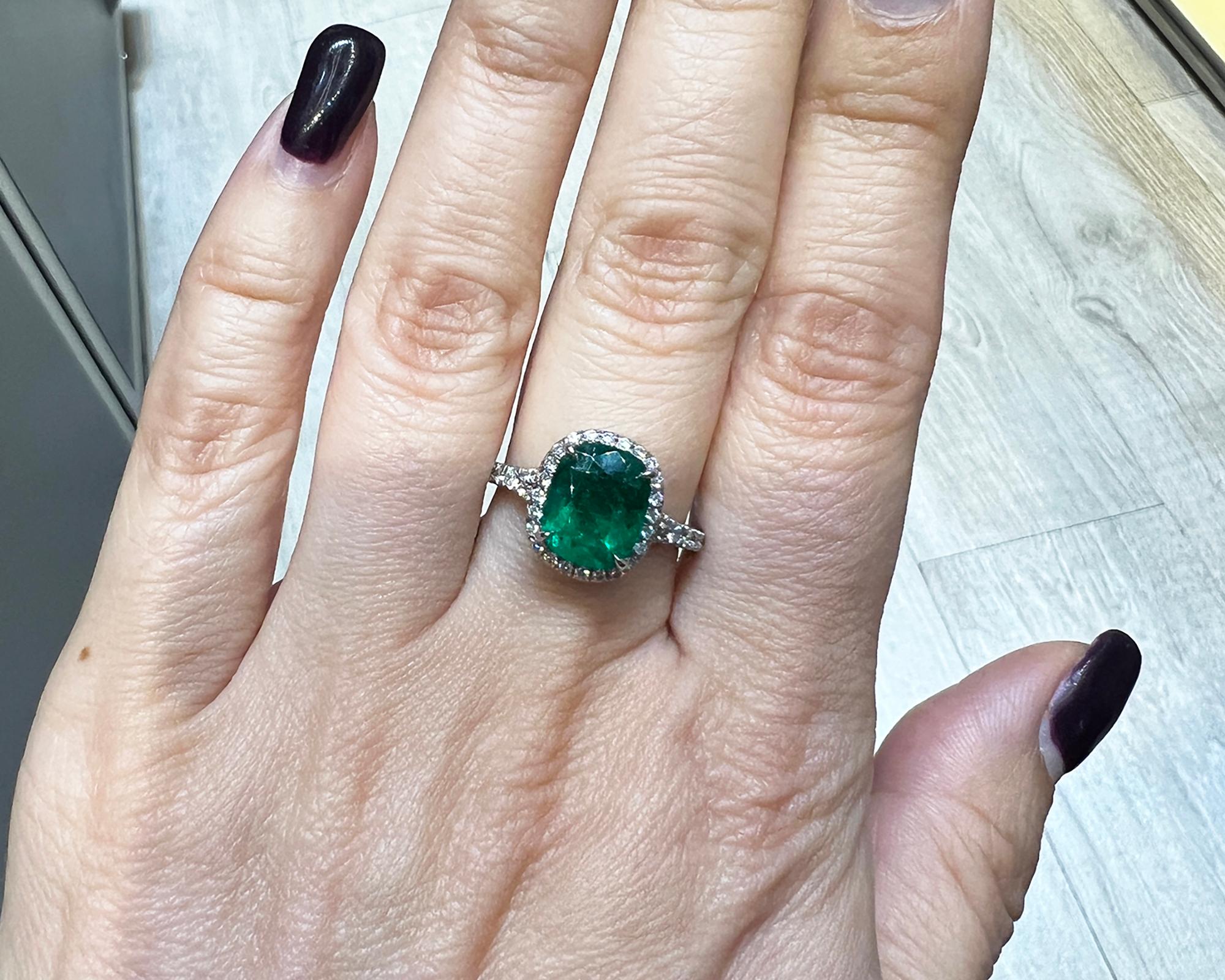 Spectra Fine Jewelry GRS Certified 2.26 Carat Colombian Emerald Diamond Ring In New Condition For Sale In New York, NY