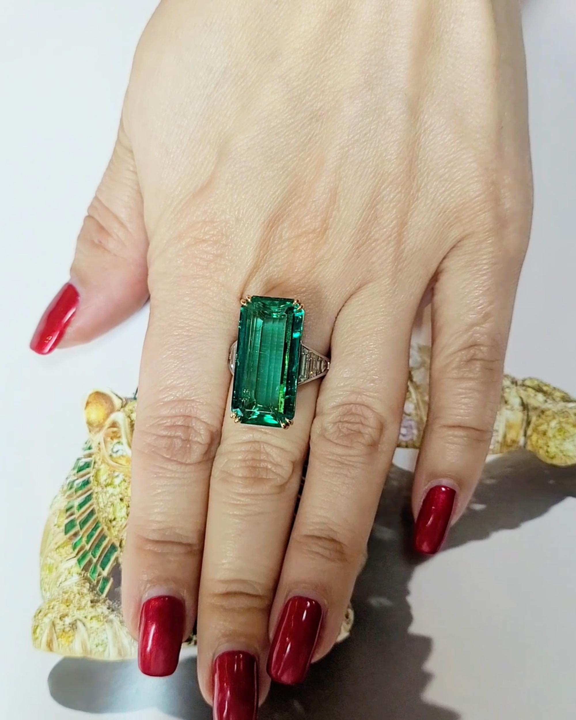 Spectra Fine Jewelry, Certified 15.91 Carat Colombian Emerald Ring For Sale 1