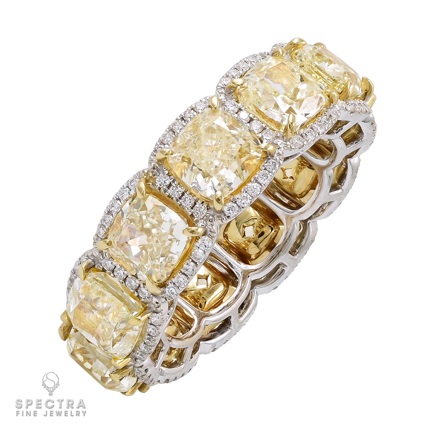 Taille coussin Spectra Fine Jewelry, bague d'éternité en diamant jaune en vente