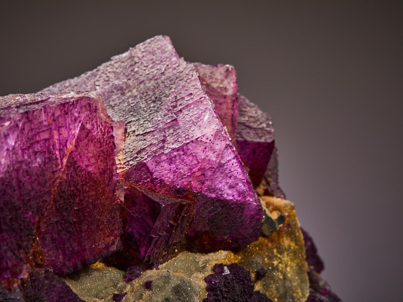 Cristallo Sinfonia spettrale: Fluorite multicolore dagli USA in vendita